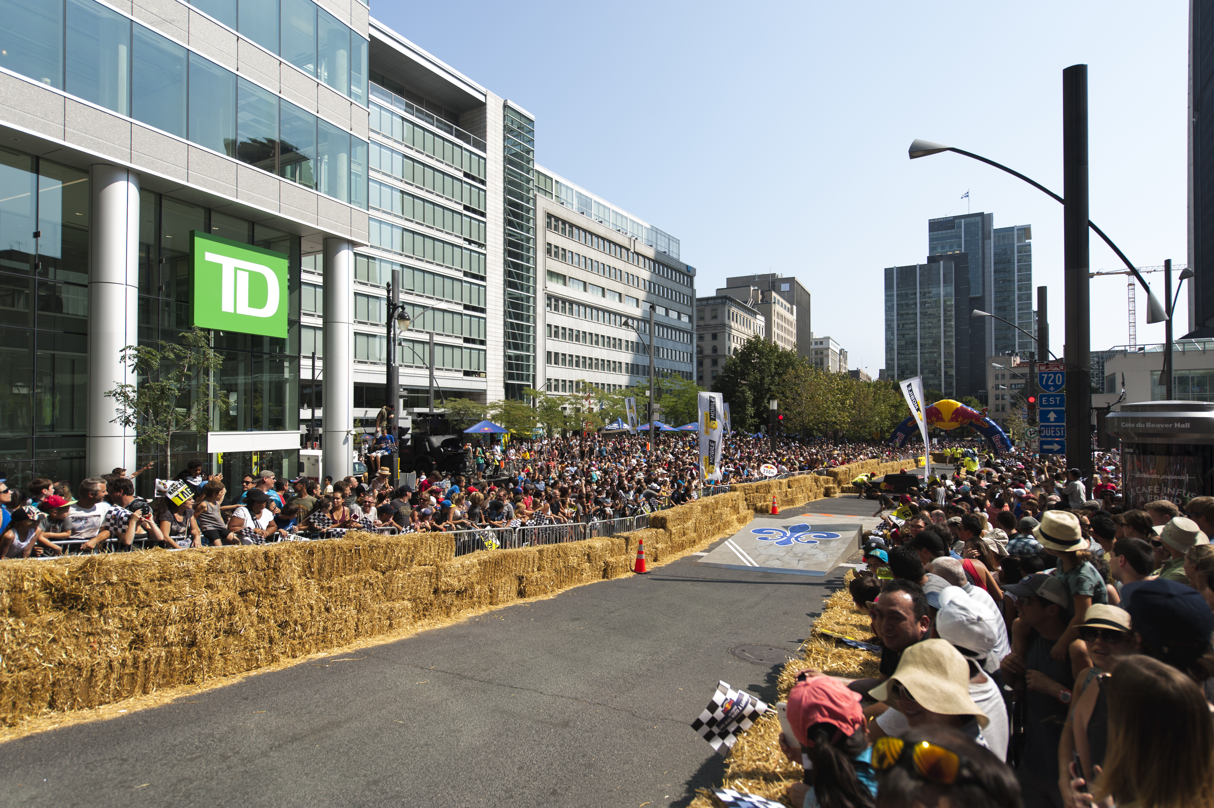 La Course Red Bull Boîte à savon: 42 bolides incroyables devant 25 000 personnes