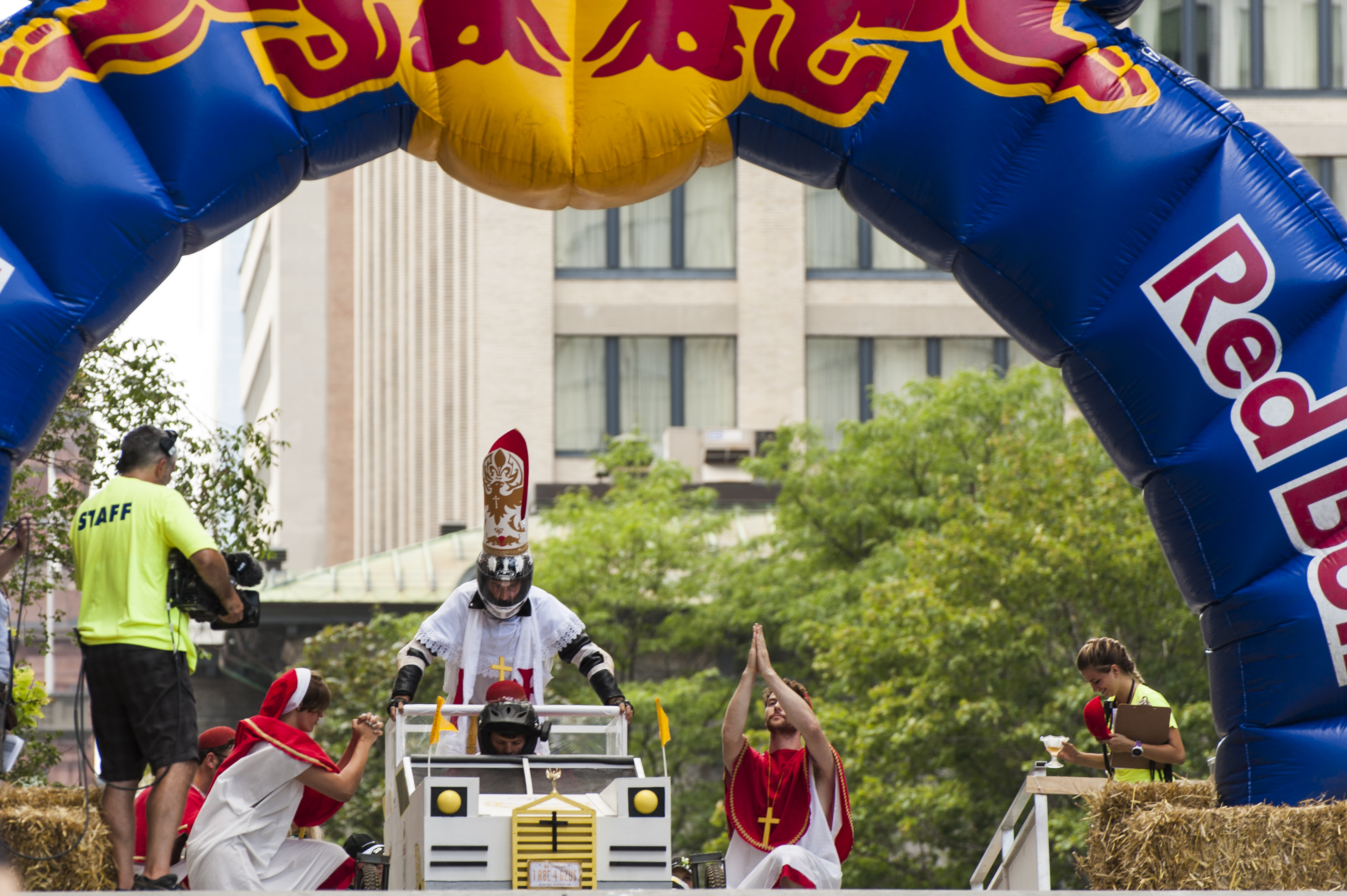 La Course Red Bull Boîte à savon: 42 bolides incroyables devant 25 000 personnes
