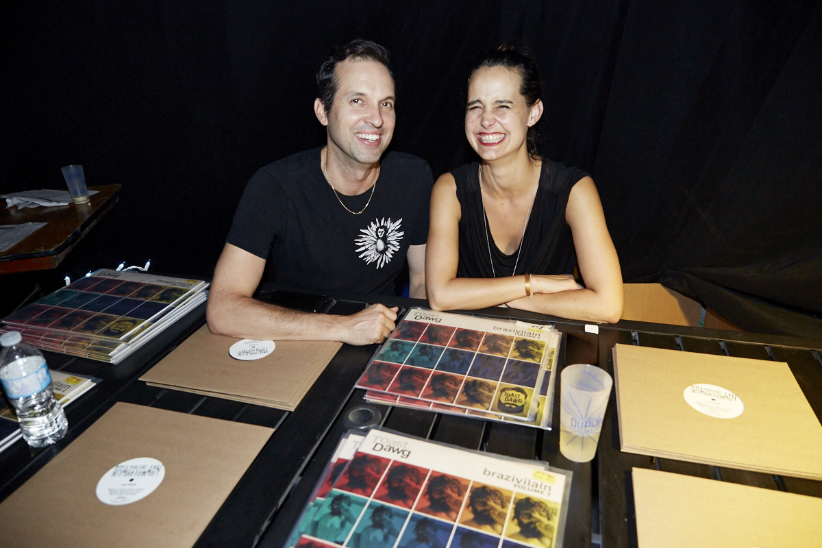 Lancement survolté pour Toast Dawg pis ses homies Dead Obies, Loud Lary Ajust, KenLo et tous les autres