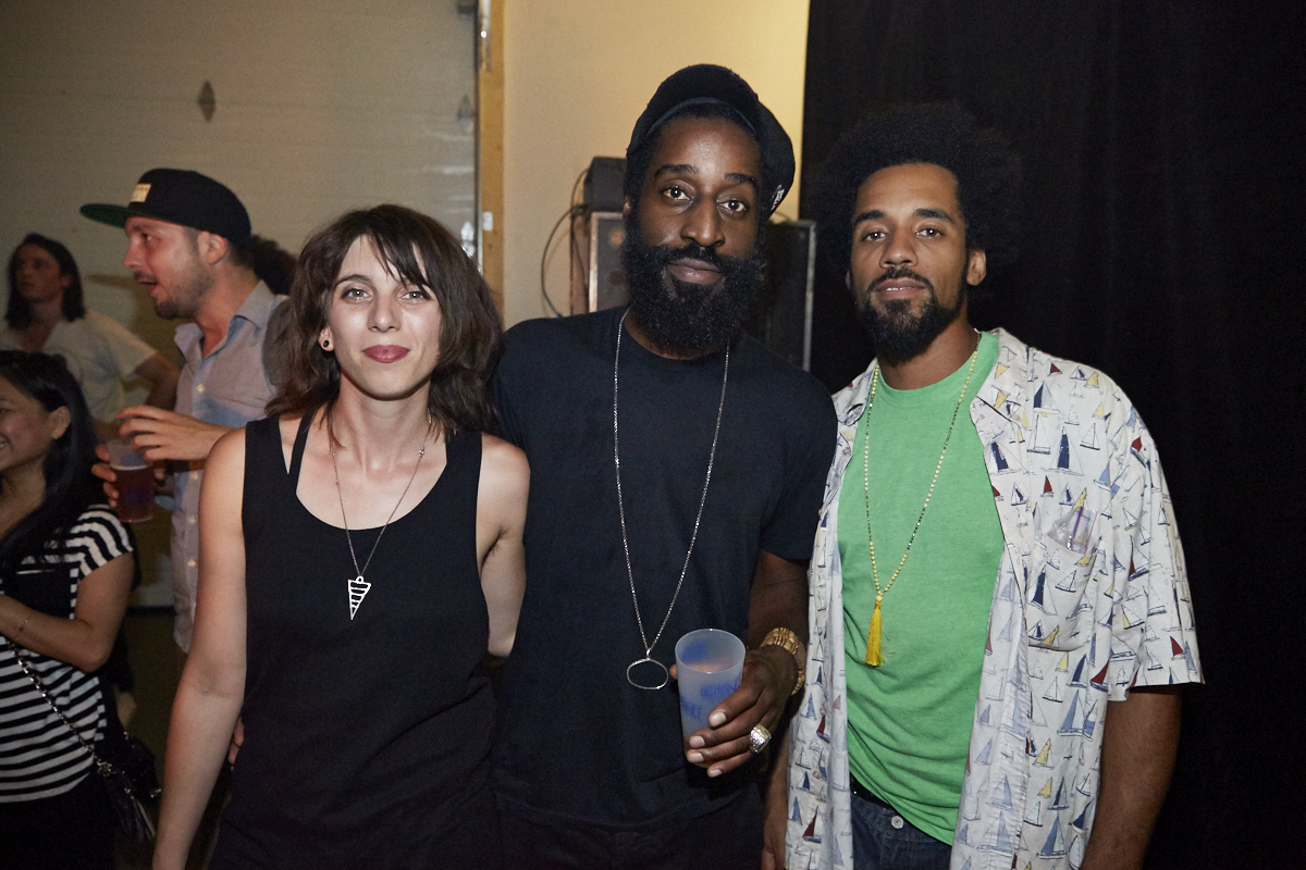 Lancement survolté pour Toast Dawg pis ses homies Dead Obies, Loud Lary Ajust, KenLo et tous les autres