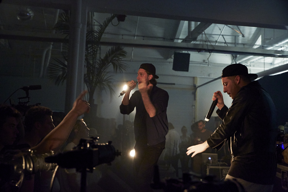 Lancement survolté pour Toast Dawg pis ses homies Dead Obies, Loud Lary Ajust, KenLo et tous les autres