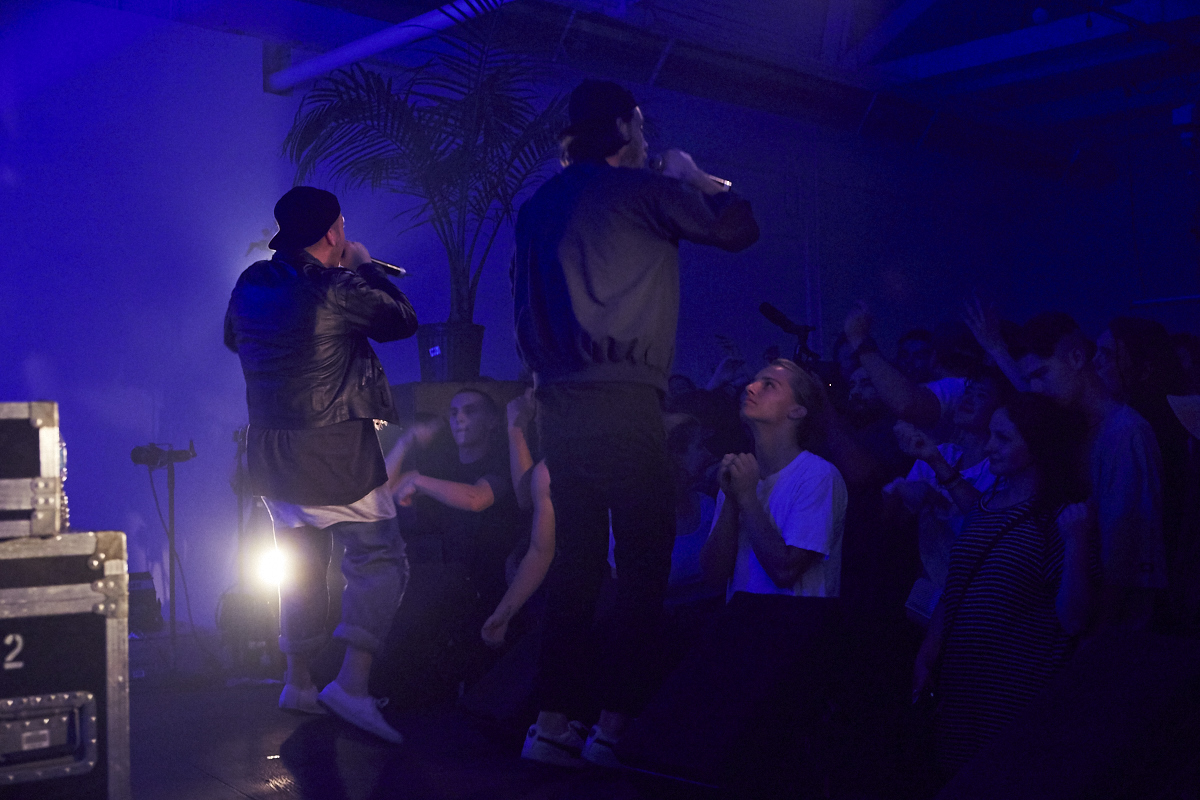 Lancement survolté pour Toast Dawg pis ses homies Dead Obies, Loud Lary Ajust, KenLo et tous les autres