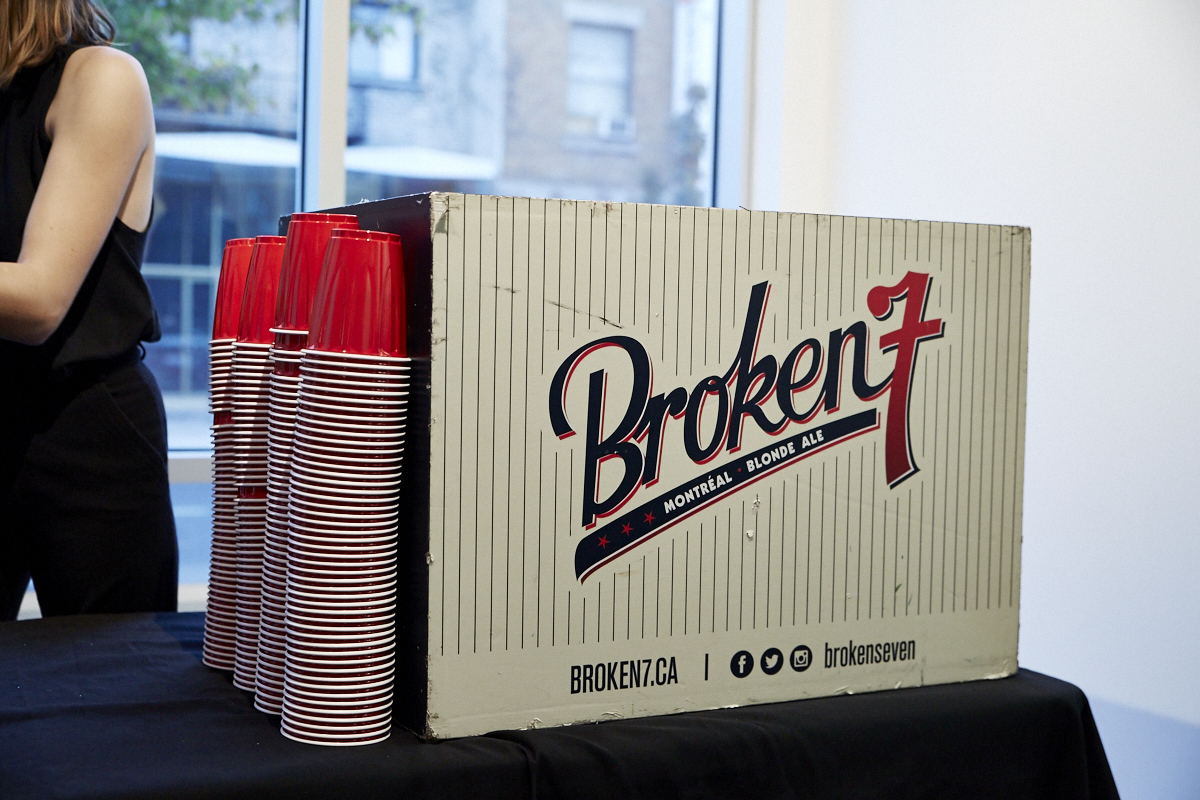 Un très beau lancement pour le livre Pourquoi tu me shootes pas? à la galerie Yves Laroche