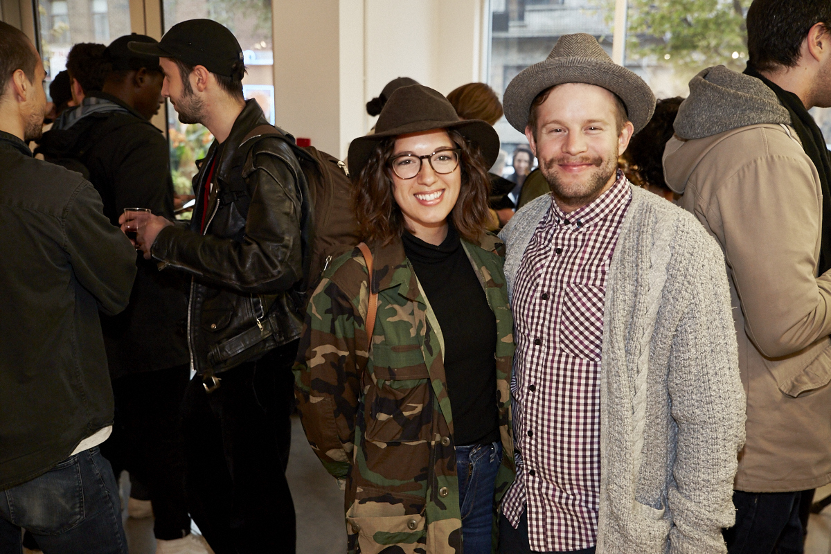 Un très beau lancement pour le livre Pourquoi tu me shootes pas? à la galerie Yves Laroche