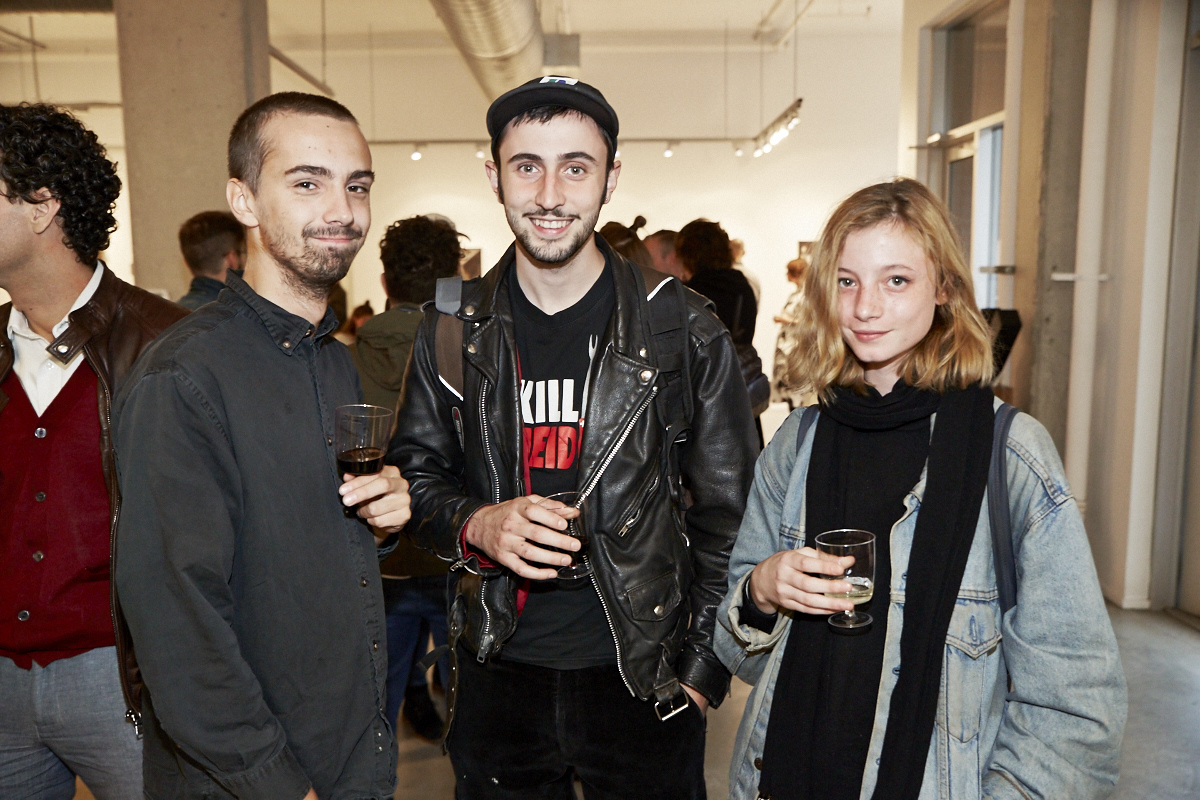 Un très beau lancement pour le livre Pourquoi tu me shootes pas? à la galerie Yves Laroche