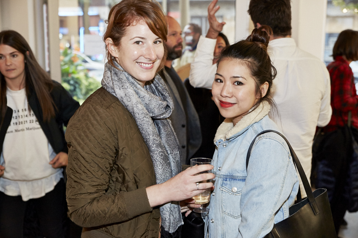 Un très beau lancement pour le livre Pourquoi tu me shootes pas? à la galerie Yves Laroche