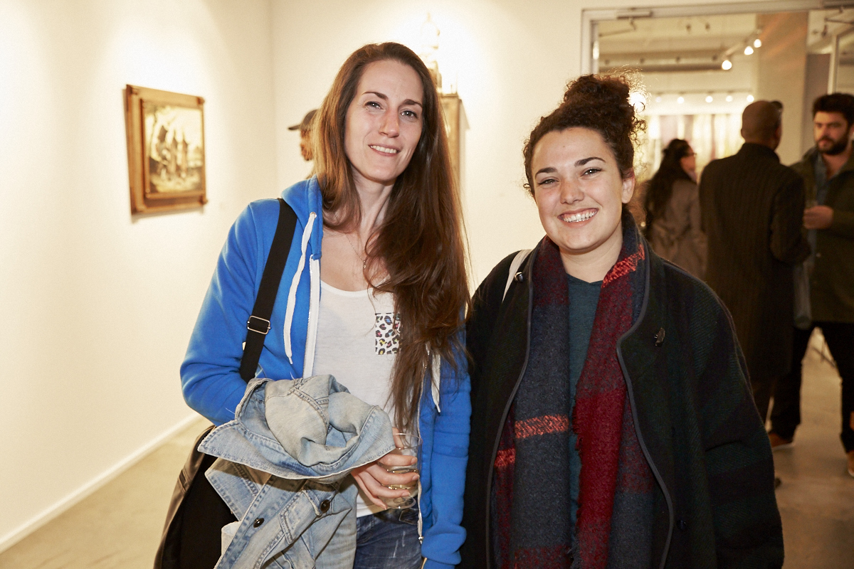 Un très beau lancement pour le livre Pourquoi tu me shootes pas? à la galerie Yves Laroche