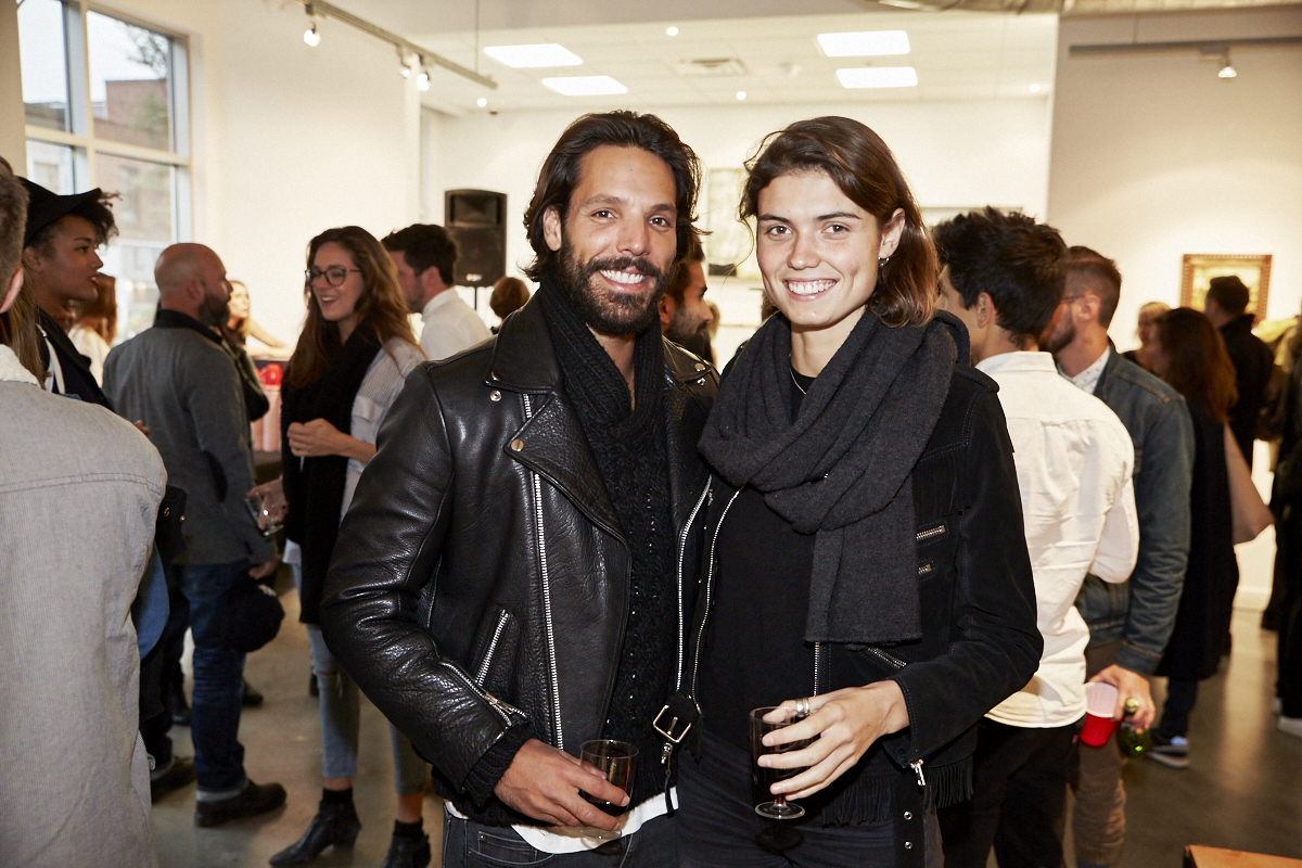 Un très beau lancement pour le livre Pourquoi tu me shootes pas? à la galerie Yves Laroche