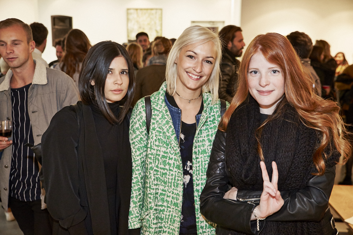 Un très beau lancement pour le livre Pourquoi tu me shootes pas? à la galerie Yves Laroche