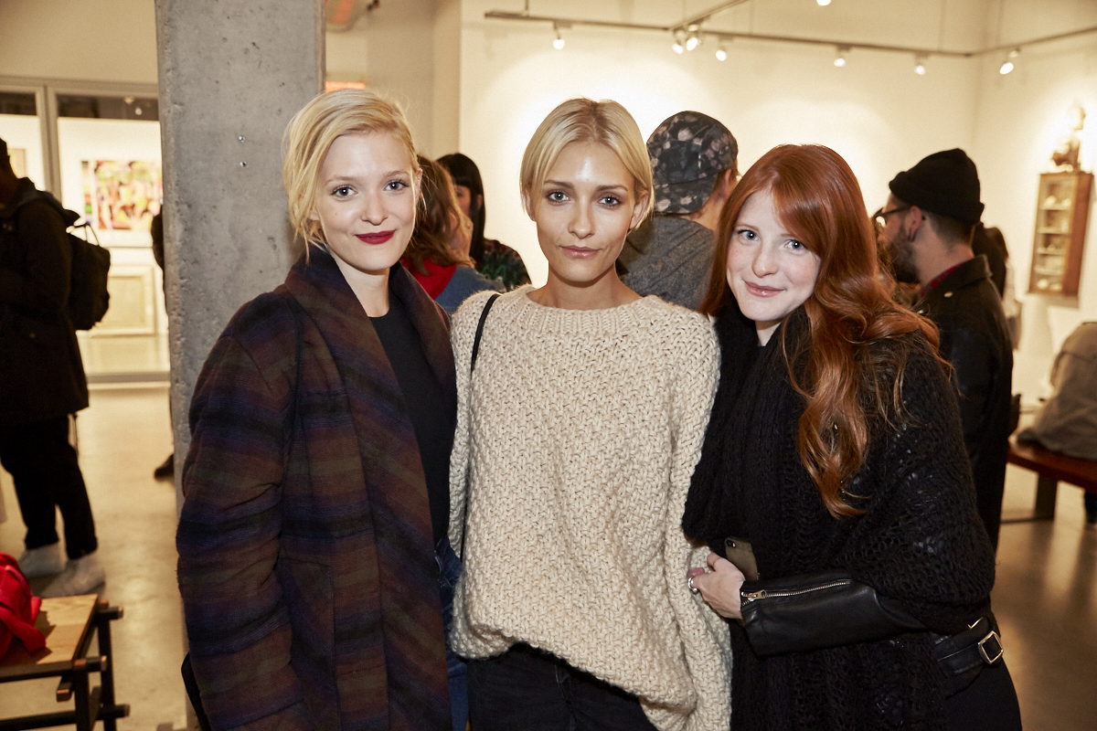 Un très beau lancement pour le livre Pourquoi tu me shootes pas? à la galerie Yves Laroche