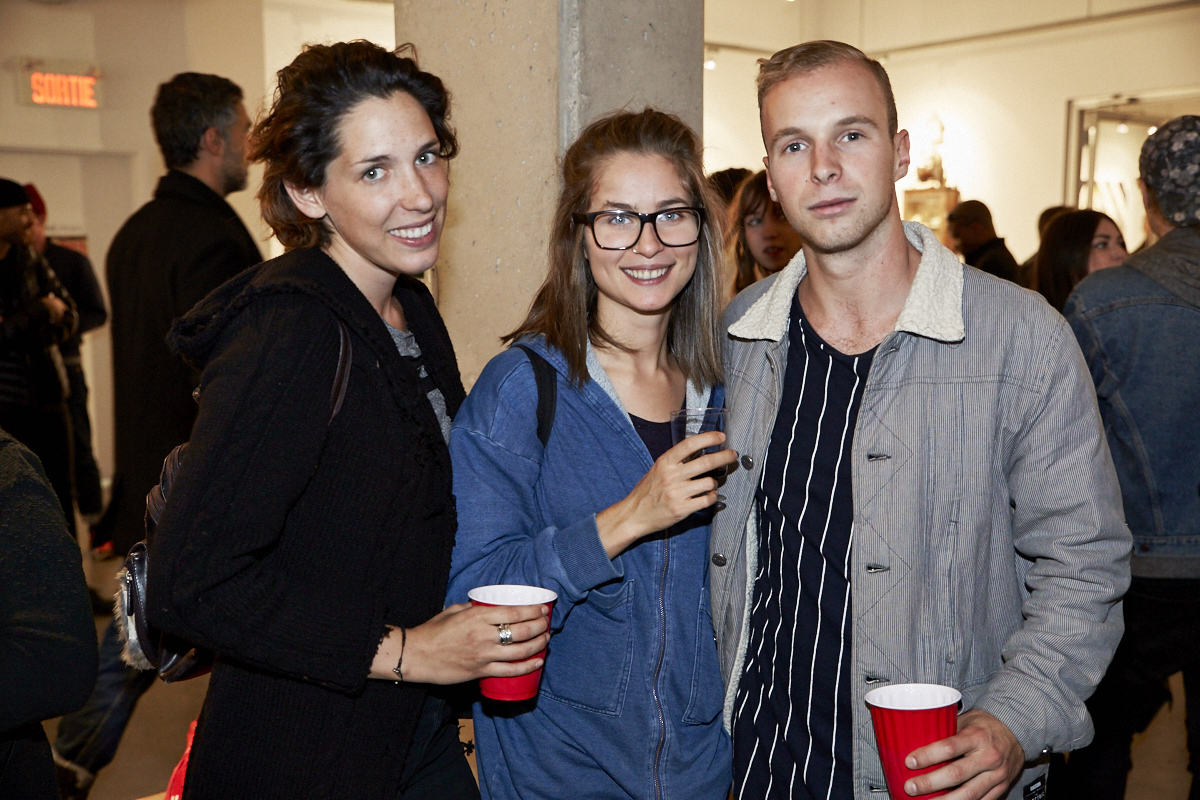 Un très beau lancement pour le livre Pourquoi tu me shootes pas? à la galerie Yves Laroche