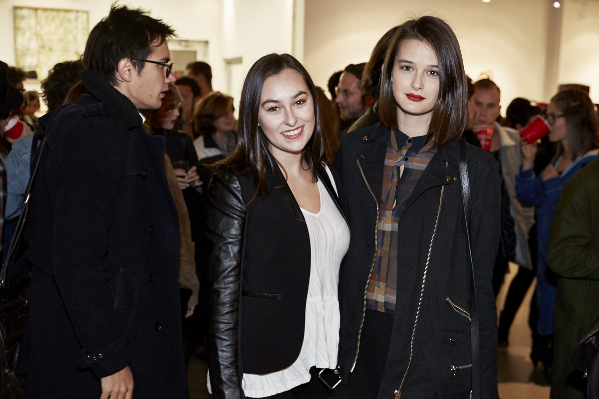 Un très beau lancement pour le livre Pourquoi tu me shootes pas? à la galerie Yves Laroche