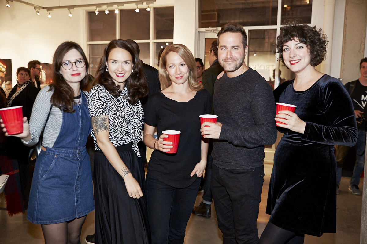 Un très beau lancement pour le livre Pourquoi tu me shootes pas? à la galerie Yves Laroche