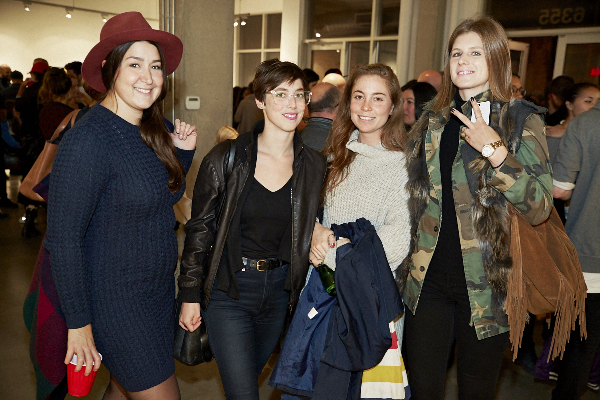 Un très beau lancement pour le livre Pourquoi tu me shootes pas? à la galerie Yves Laroche