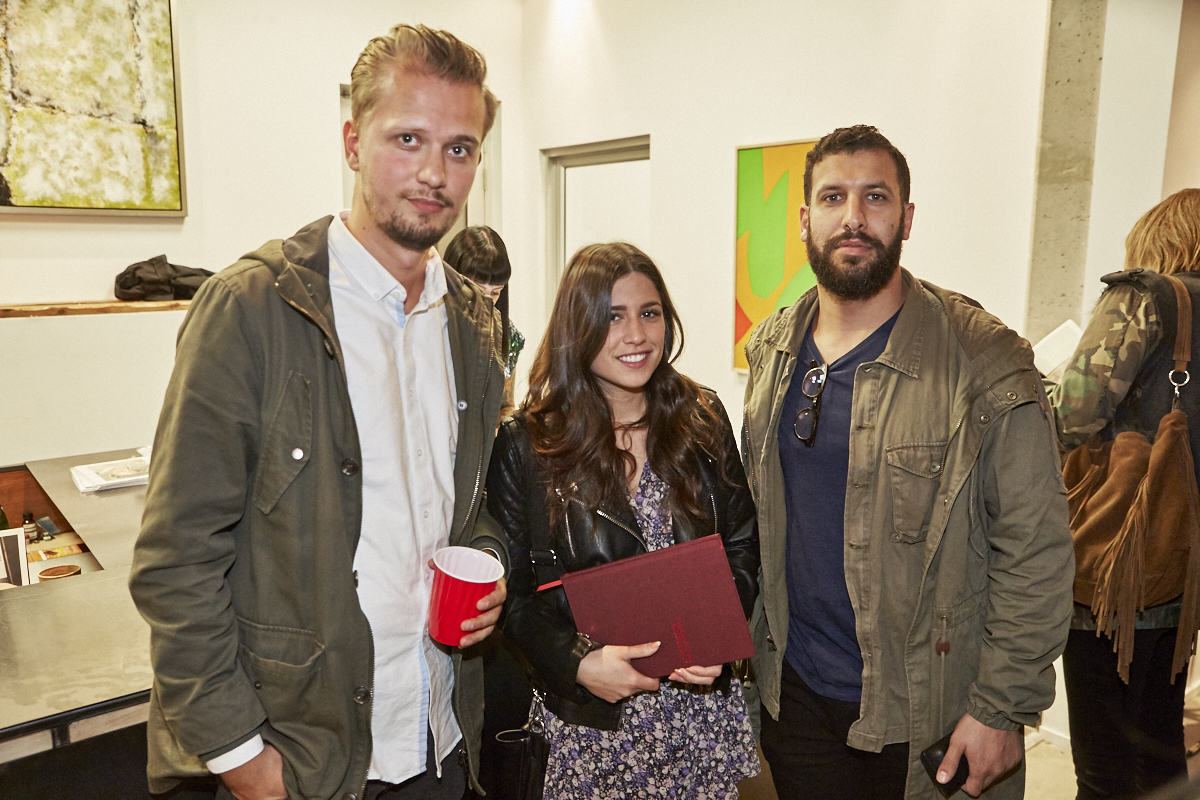Un très beau lancement pour le livre Pourquoi tu me shootes pas? à la galerie Yves Laroche