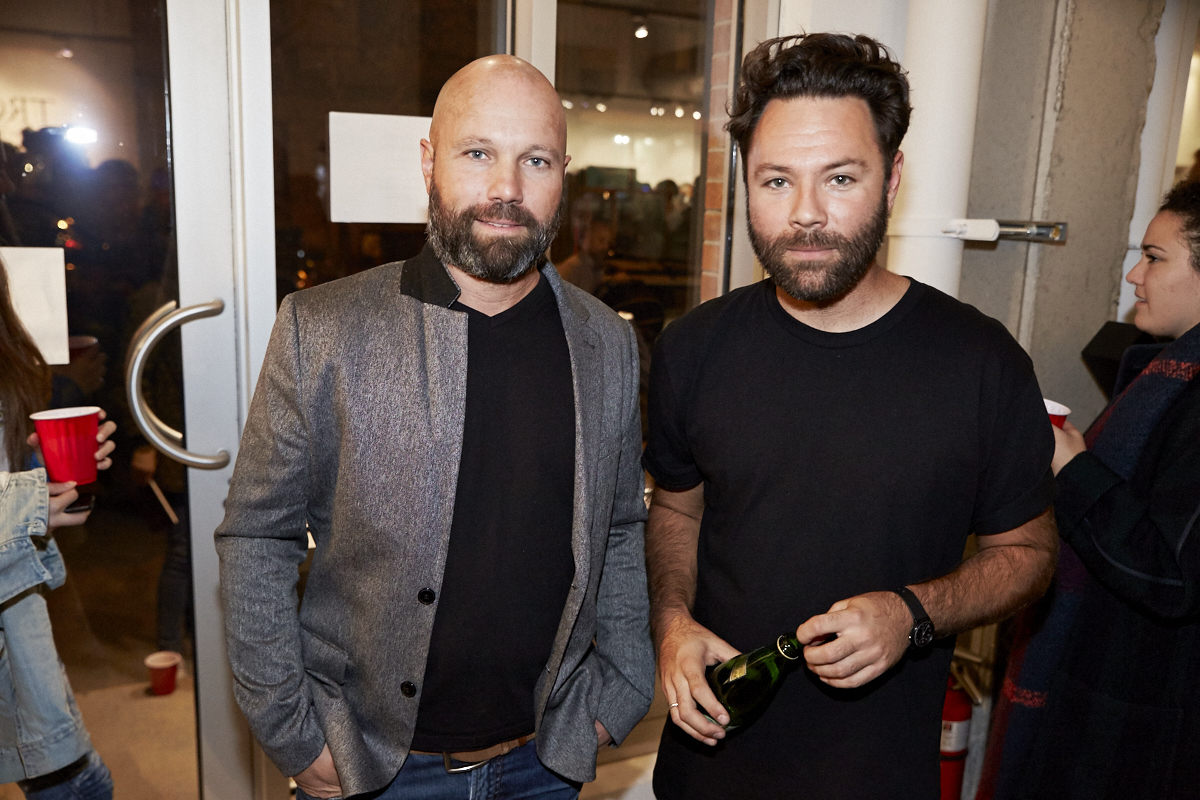 Un très beau lancement pour le livre Pourquoi tu me shootes pas? à la galerie Yves Laroche