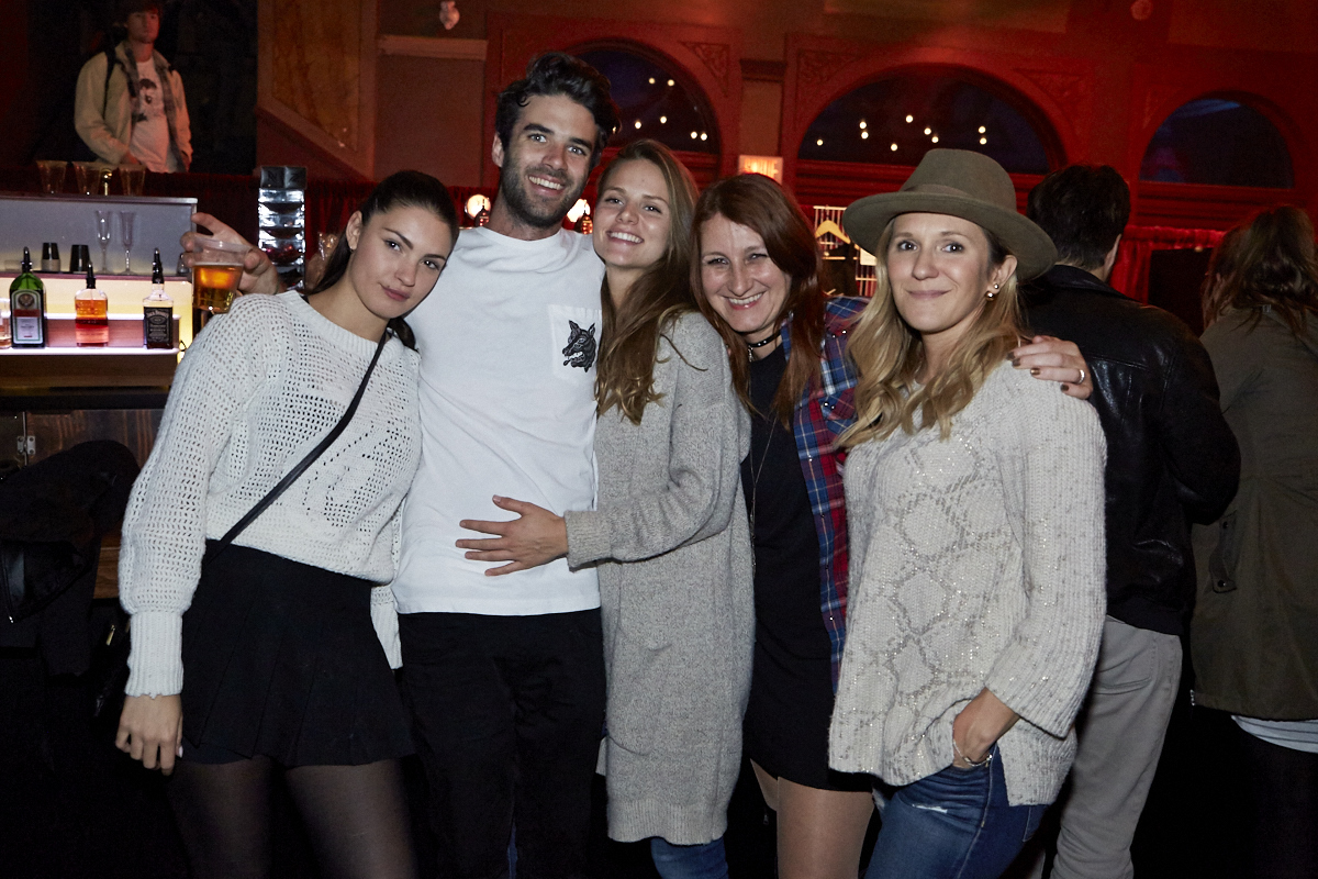 Milk & Bone enivre un Théâtre Corona bondé avec son électro-pop