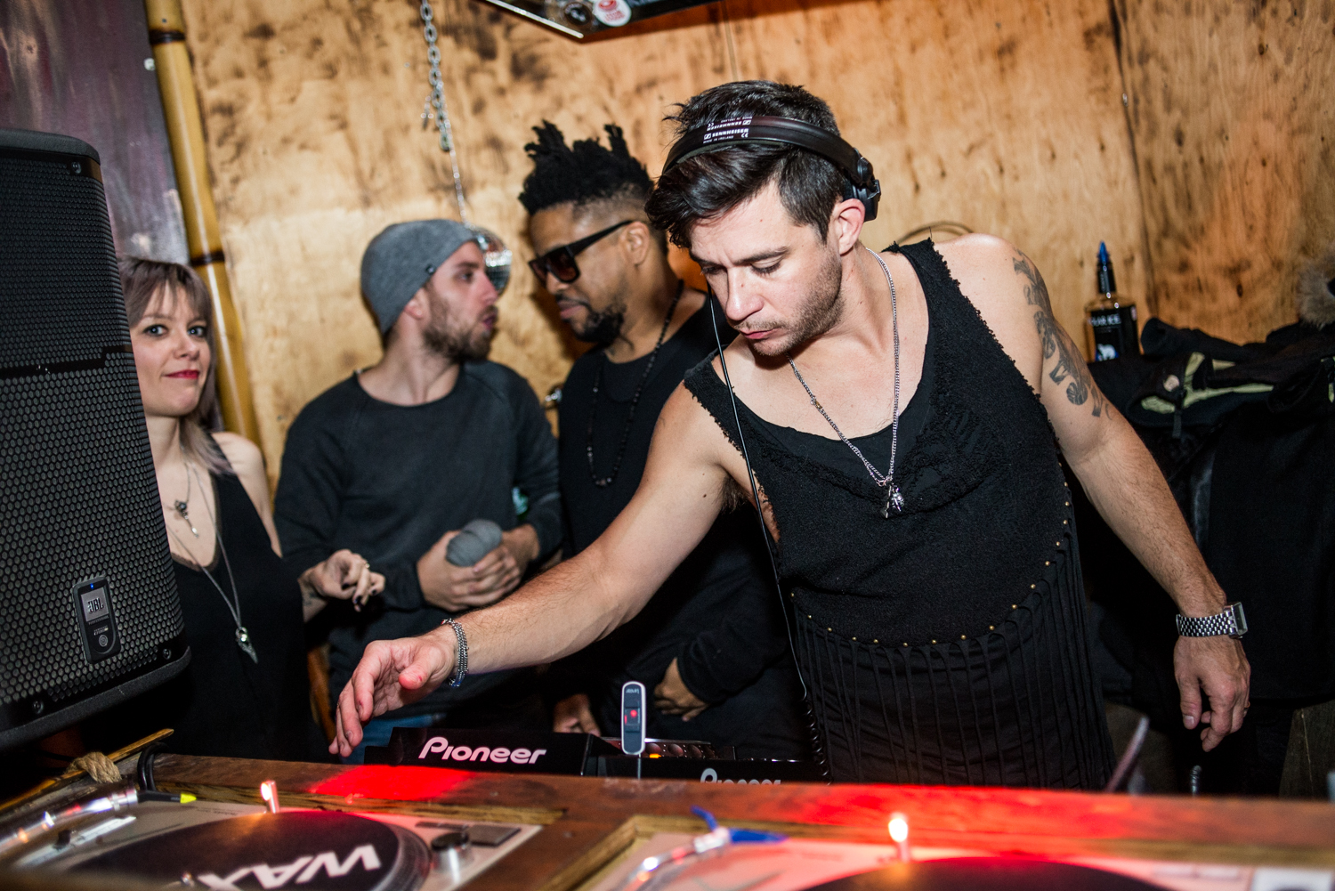 Party complètement survolté au Salon Daomé avec la légende du house américain Felix Da Housecat