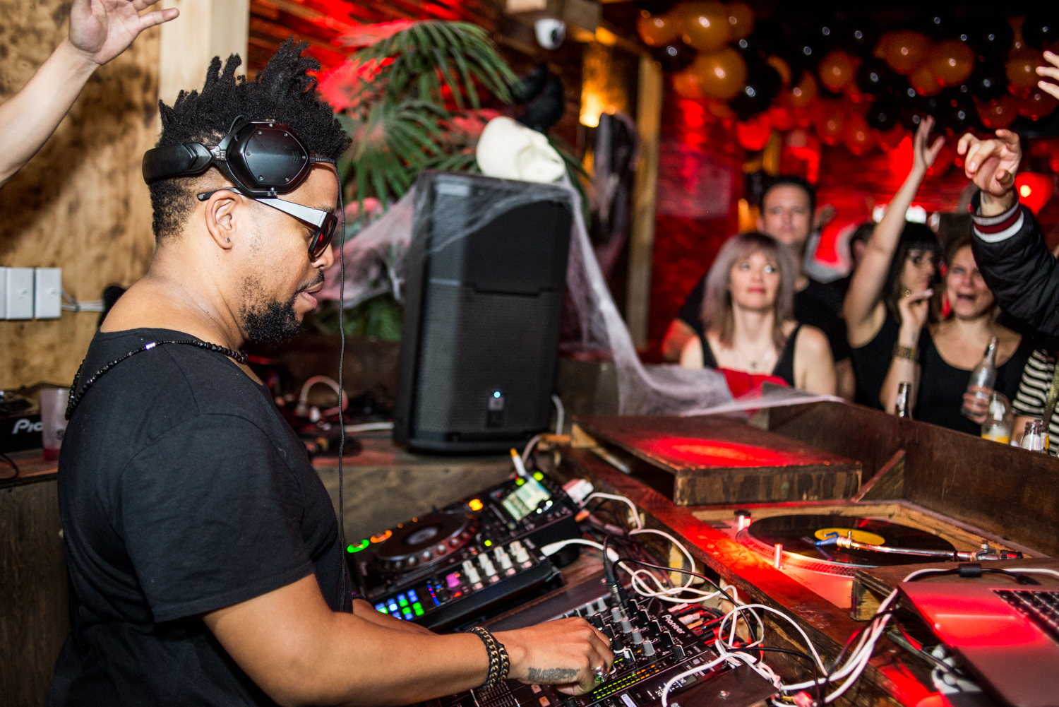 Party complètement survolté au Salon Daomé avec la légende du house américain Felix Da Housecat