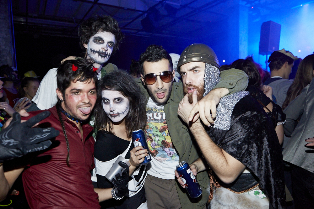 La SAT en met plein la vue avec son party d'Halloween sur deux étages