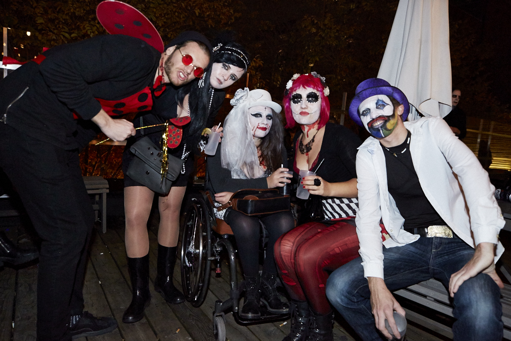 La SAT en met plein la vue avec son party d'Halloween sur deux étages