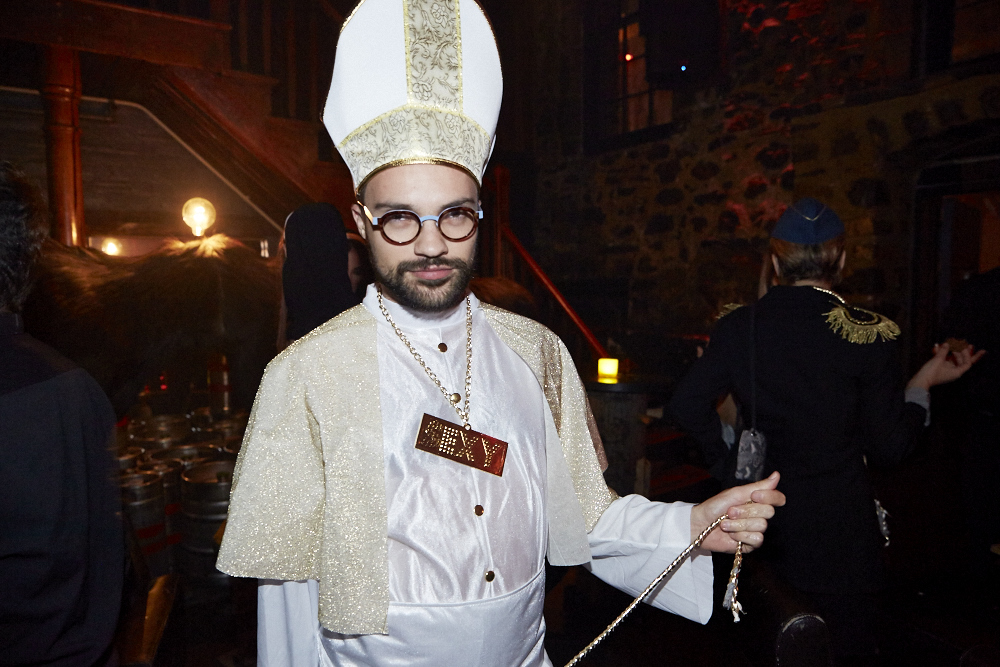 Un party d'Halloween assez sexy à l'Auberge Saint-Gabriel ce week-end