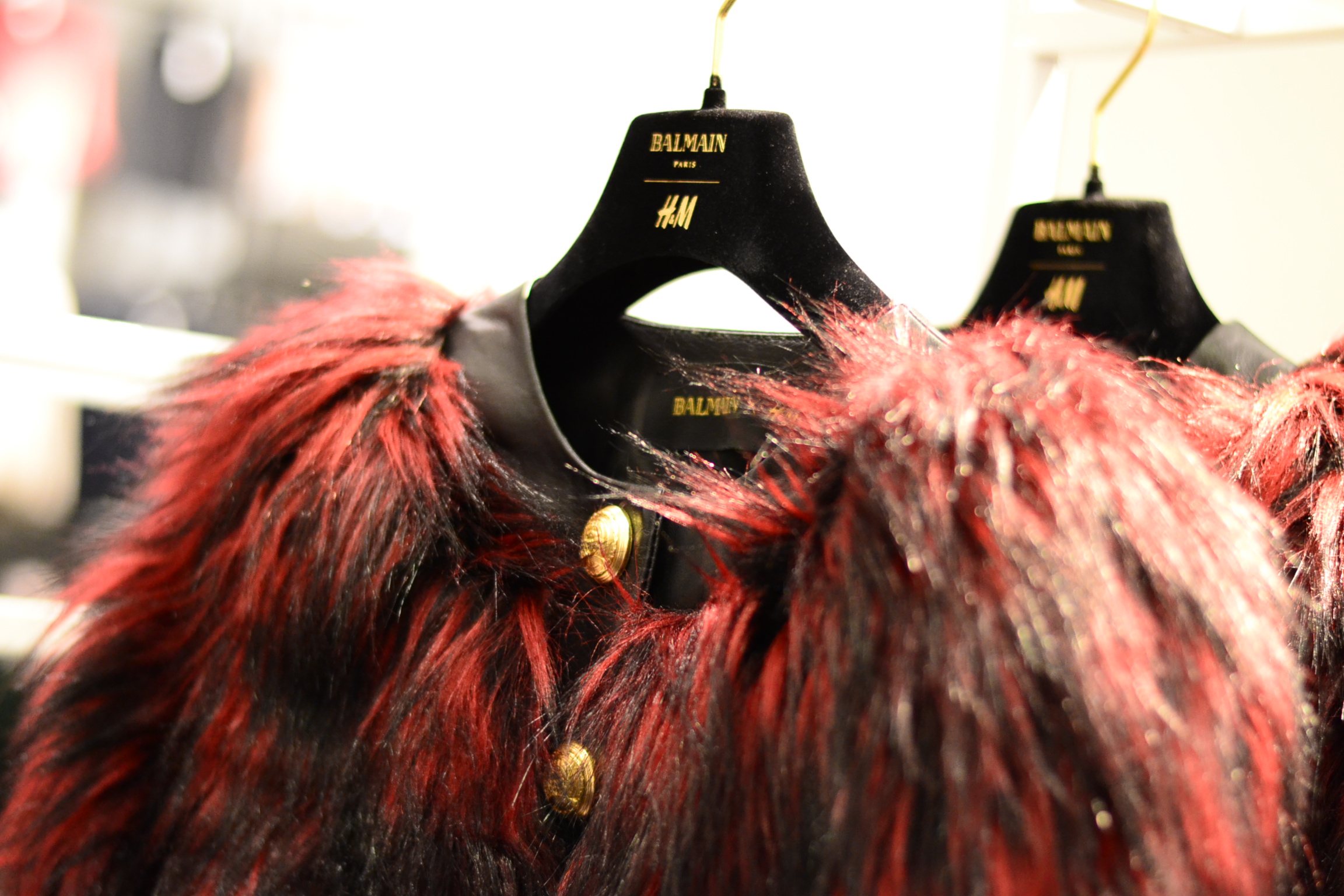 La collection BALMAIN X H&M est maintenant disponible pis c'est tellement beau