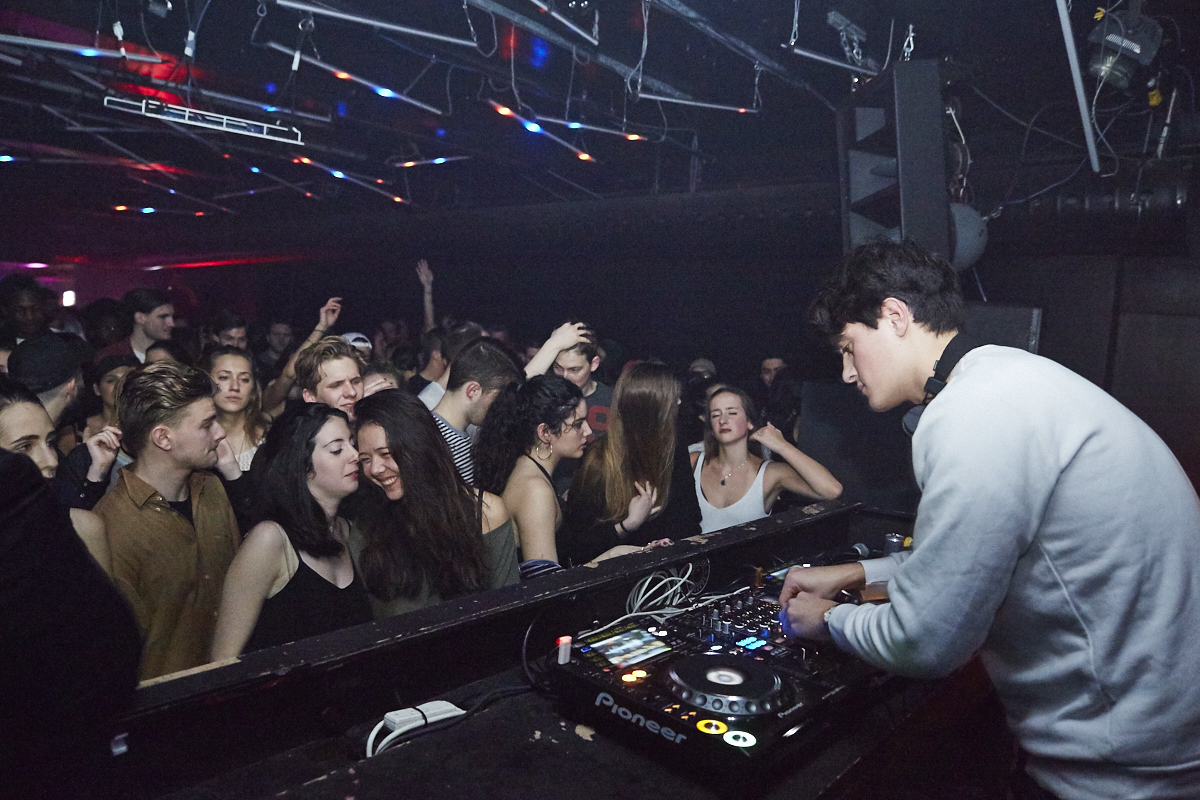 Des gens pas mal funky et de la musique éclatée au Newspeak samedi dernier