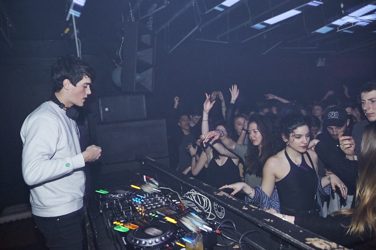 Des gens pas mal funky et de la musique éclatée au Newspeak samedi dernier