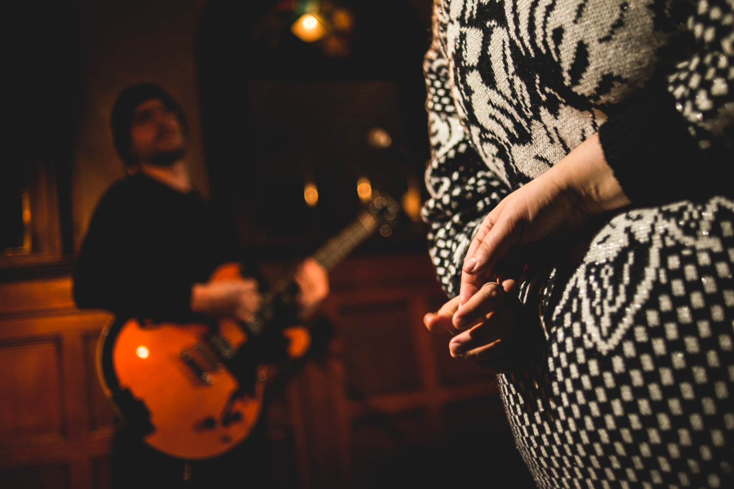 Safia Nolin offre un show intime et rempli d'humour au Quai des Brumes