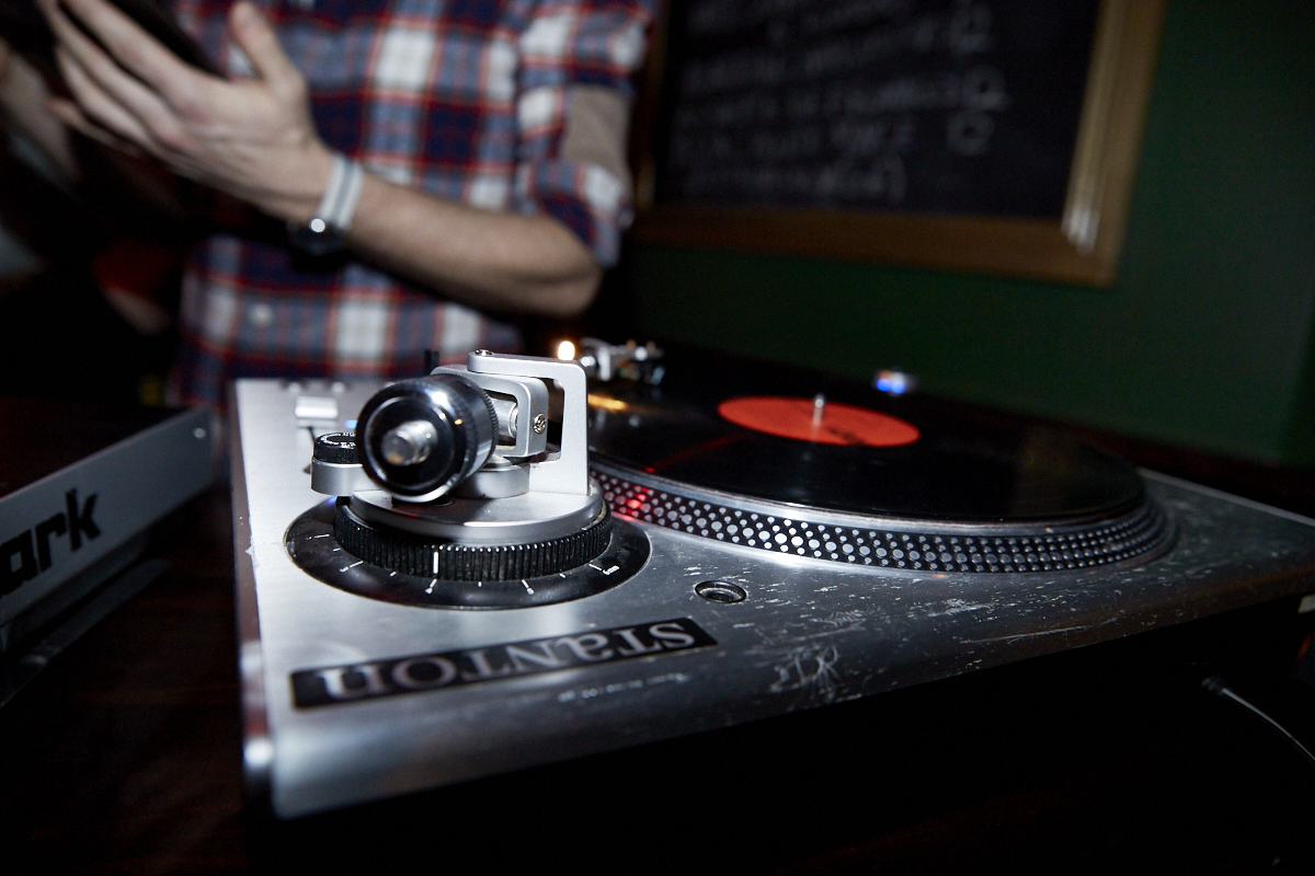 Ça danse le swing toute la nuit au Nestor pour la 2e soirée vintage!