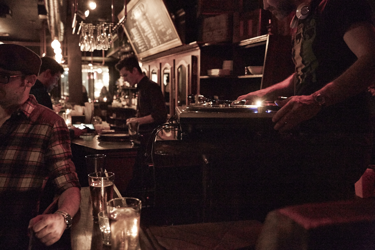 Ça danse le swing toute la nuit au Nestor pour la 2e soirée vintage!