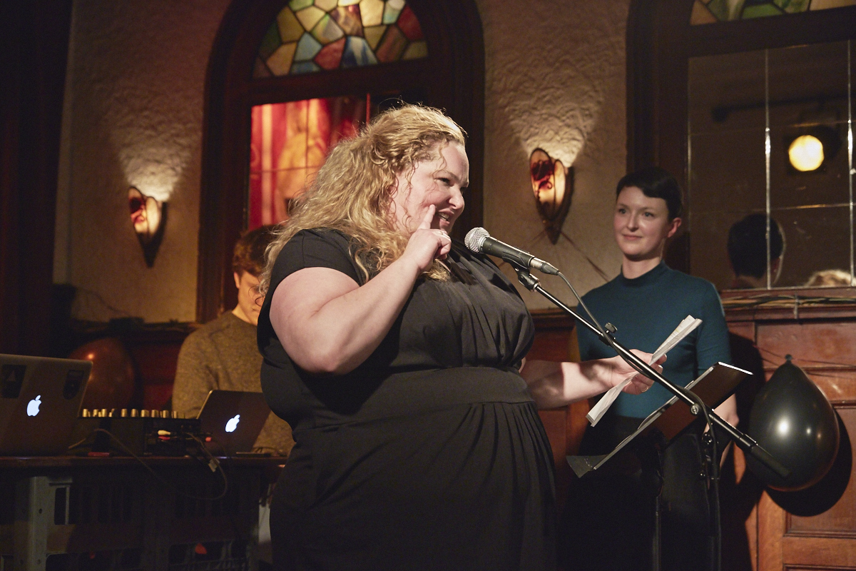 This is better than porn nous donne chaud avec son 3e recueil de textes et photos érotiques!