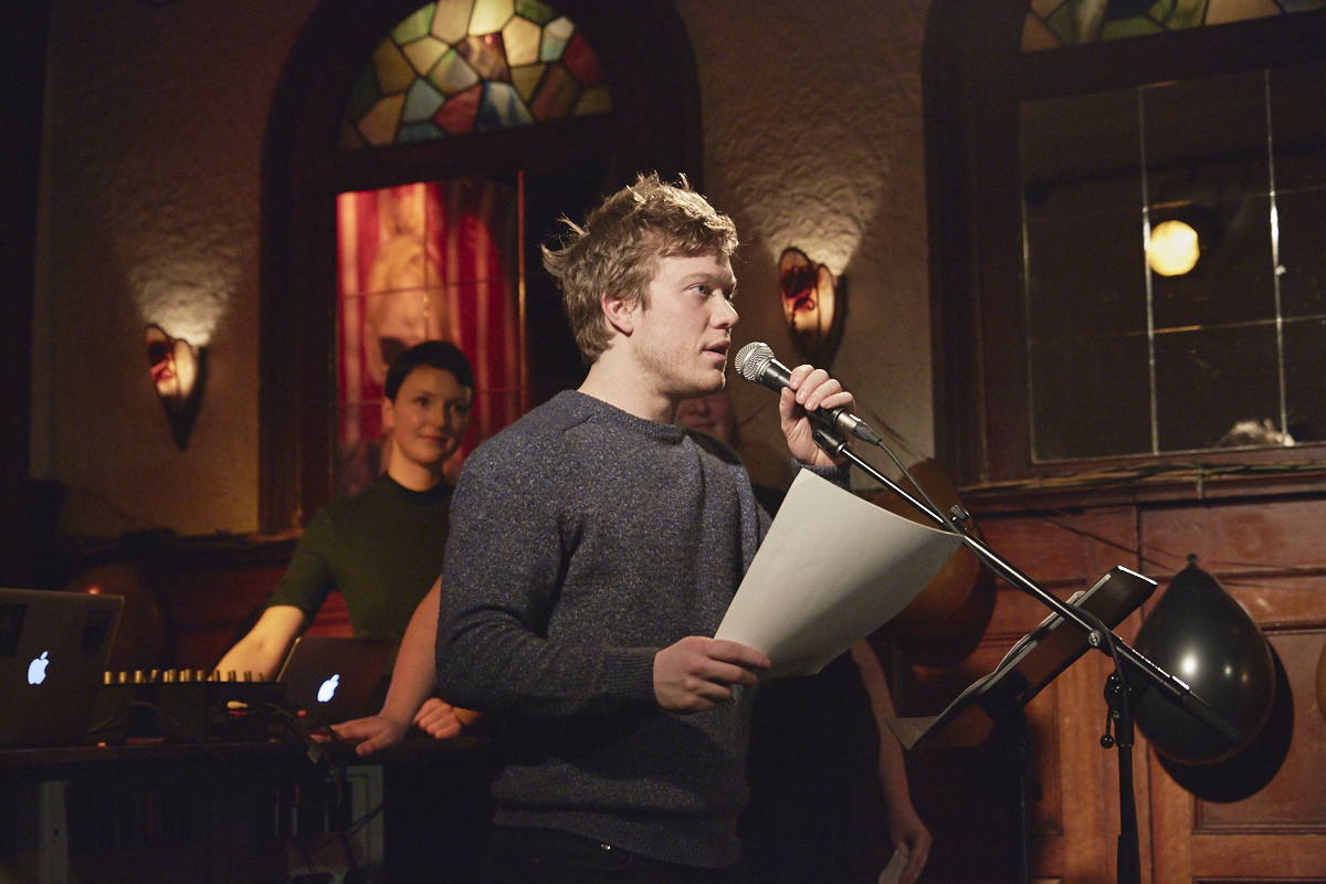 This is better than porn nous donne chaud avec son 3e recueil de textes et photos érotiques!