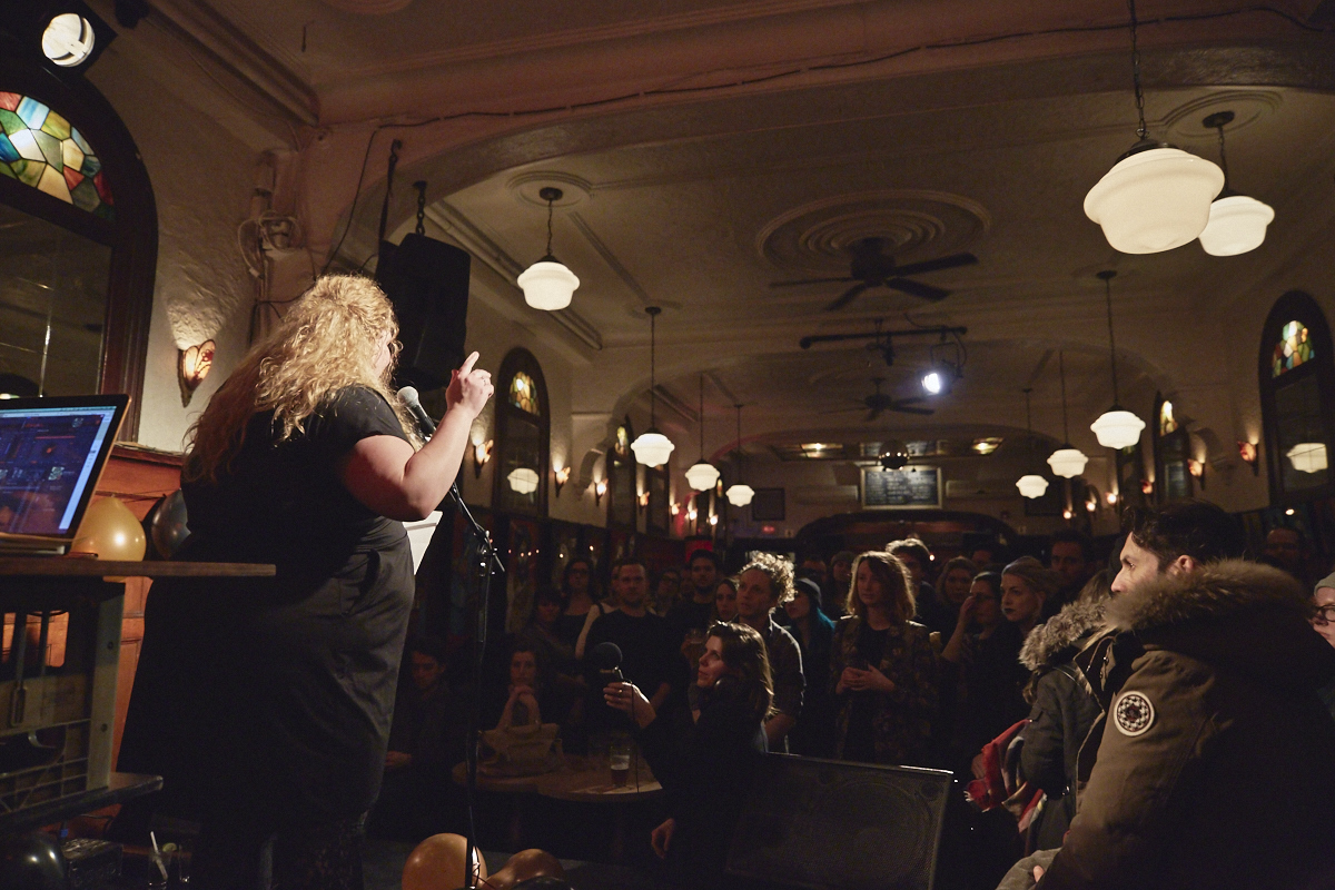 This is better than porn nous donne chaud avec son 3e recueil de textes et photos érotiques!