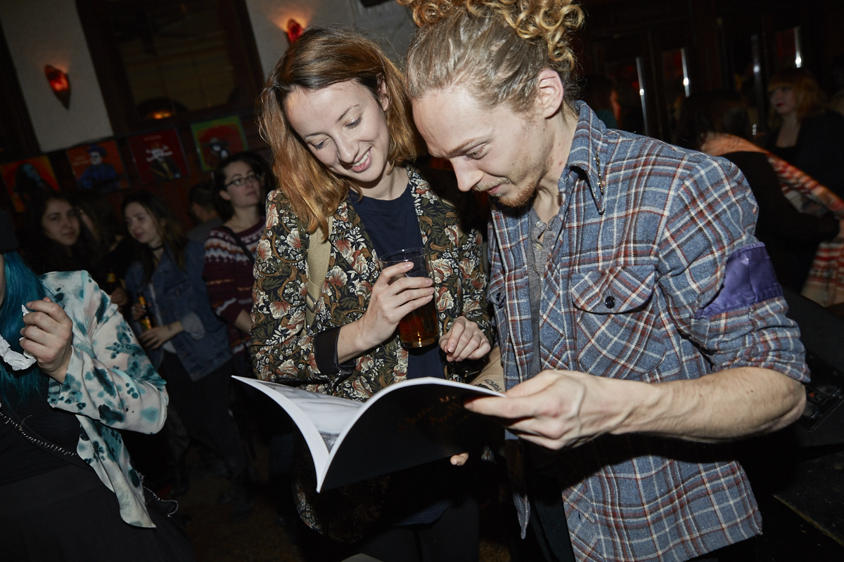 This is better than porn nous donne chaud avec son 3e recueil de textes et photos érotiques!