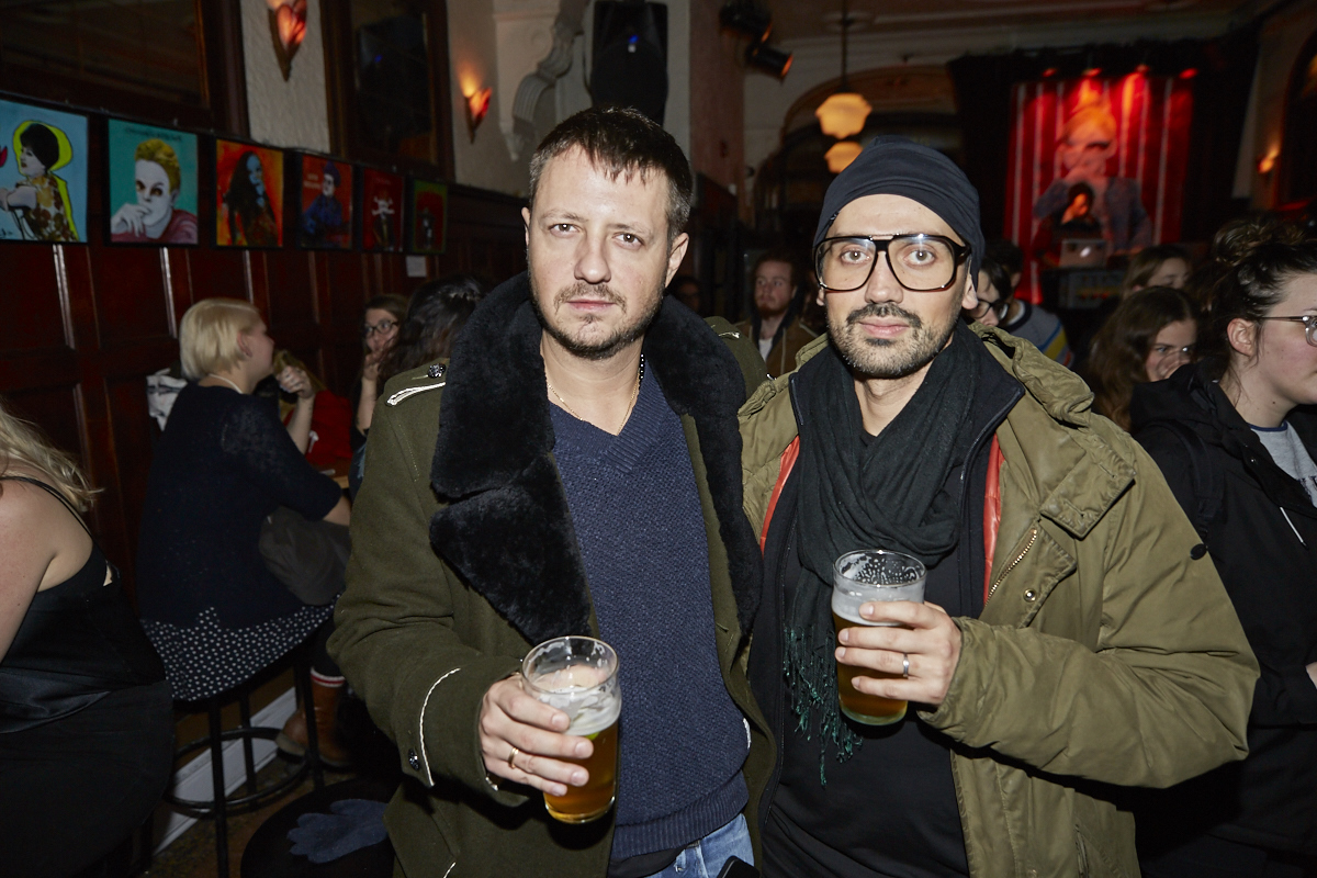 This is better than porn nous donne chaud avec son 3e recueil de textes et photos érotiques!