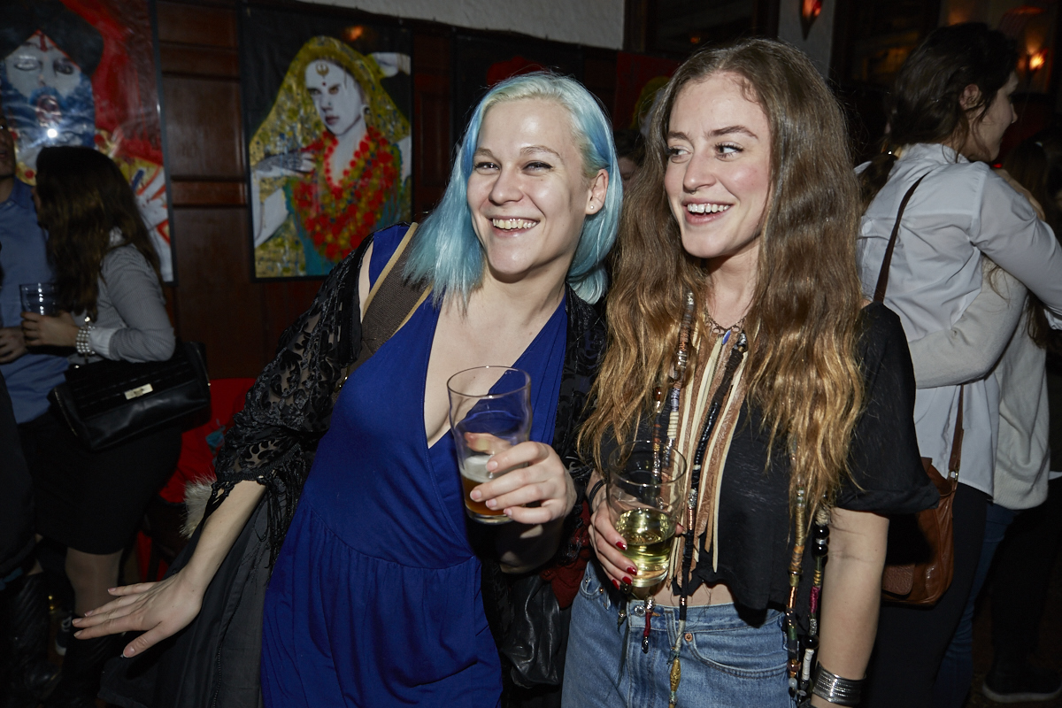 This is better than porn nous donne chaud avec son 3e recueil de textes et photos érotiques!