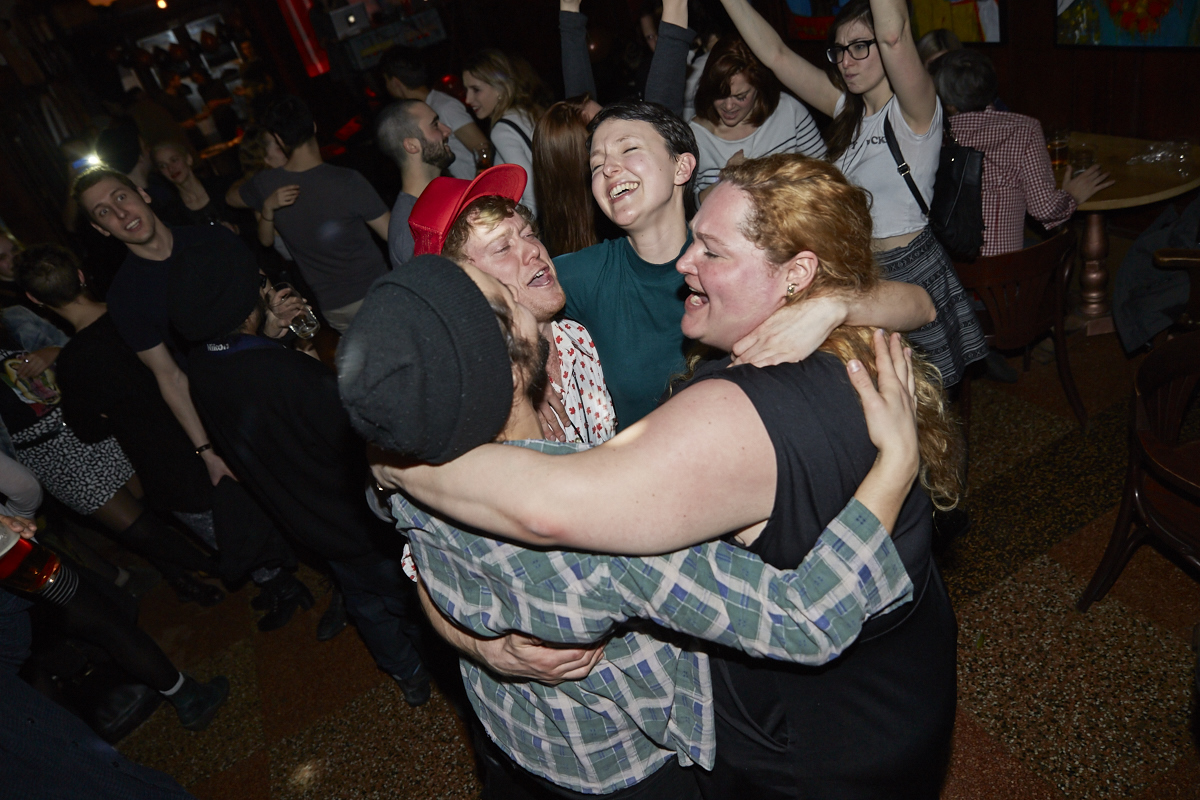 This is better than porn nous donne chaud avec son 3e recueil de textes et photos érotiques!