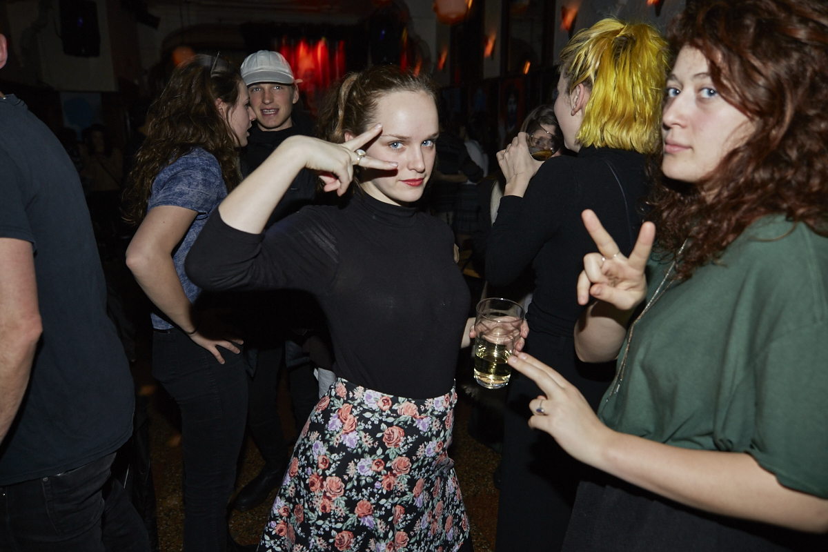 This is better than porn nous donne chaud avec son 3e recueil de textes et photos érotiques!