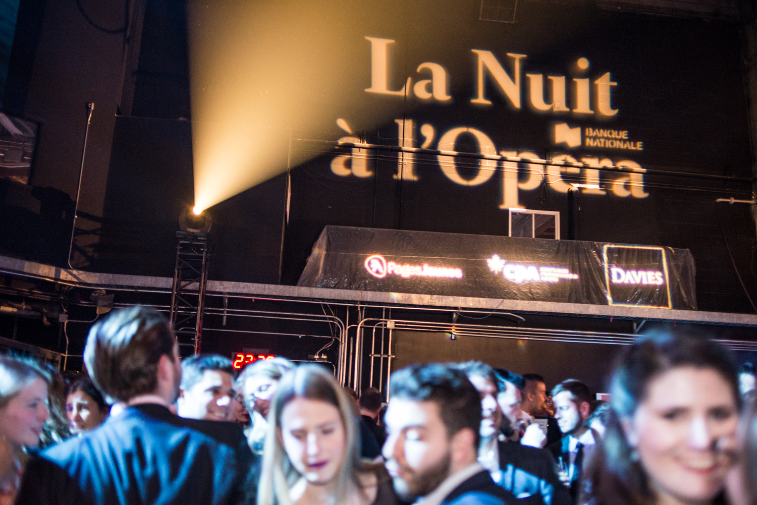 Champagne et féerie pendant La Nuit à l'Opéra à la Salle Wilfrid-Pelletier