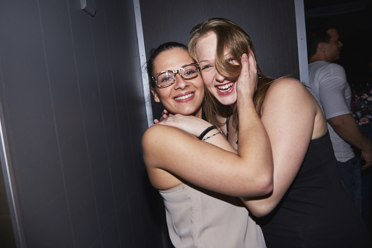 Le cabaret érotique 281 reçoit des danseurs des 35 dernières années pour une très chaude soirée!