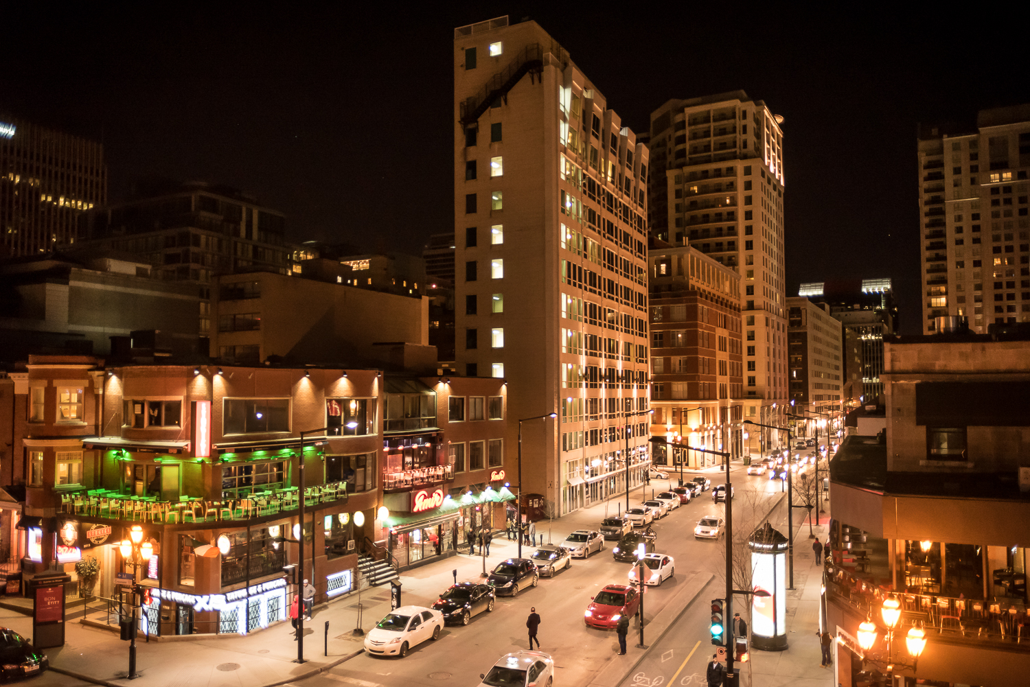 Party de la St-Patrick sur le toit du Newtown avec folle vue sur le centre-ville!