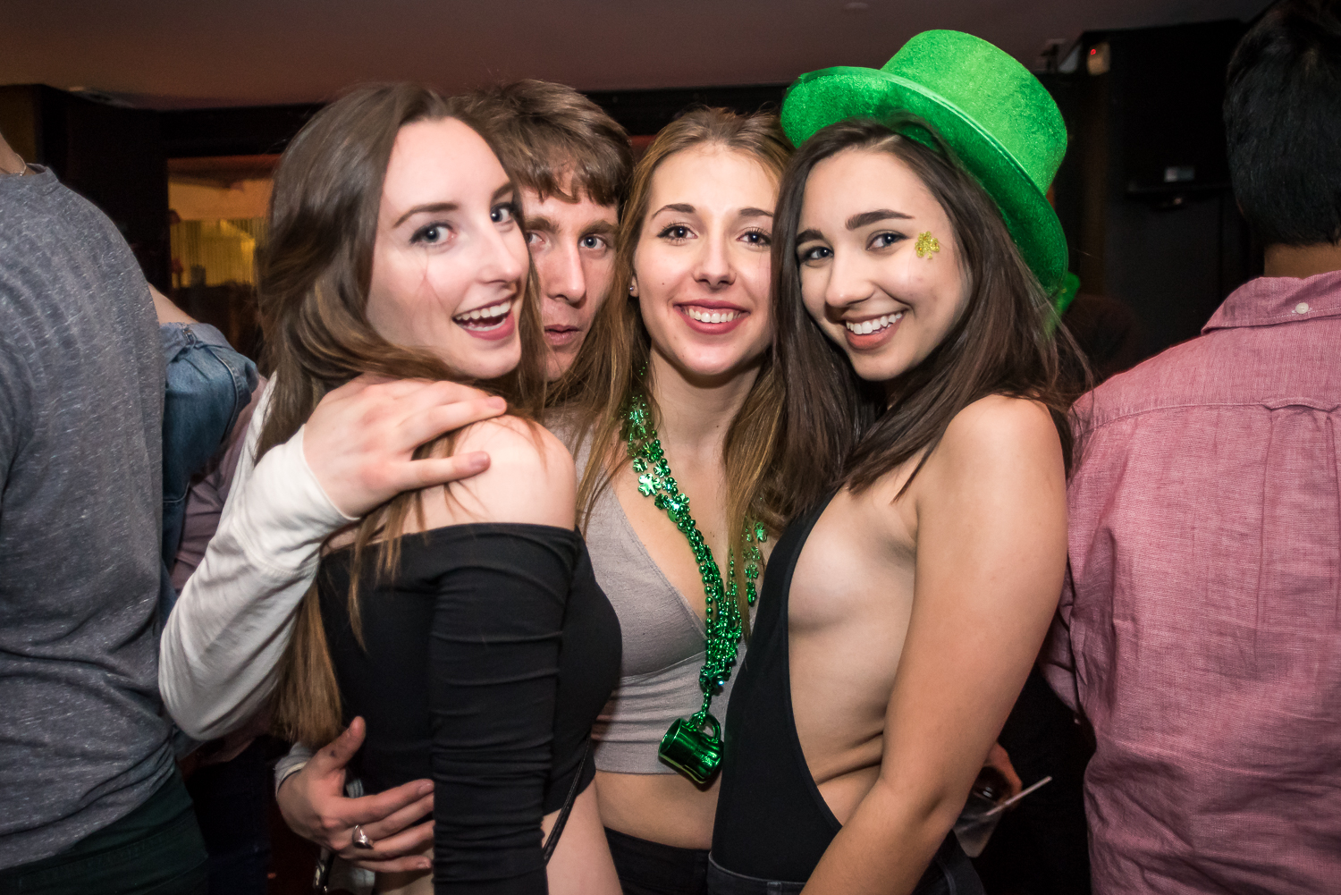 Party de la St-Patrick sur le toit du Newtown avec folle vue sur le centre-ville!