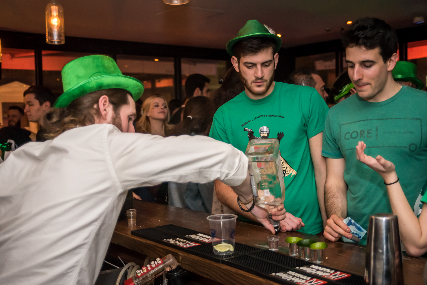 Party de la St-Patrick sur le toit du Newtown avec folle vue sur le centre-ville!