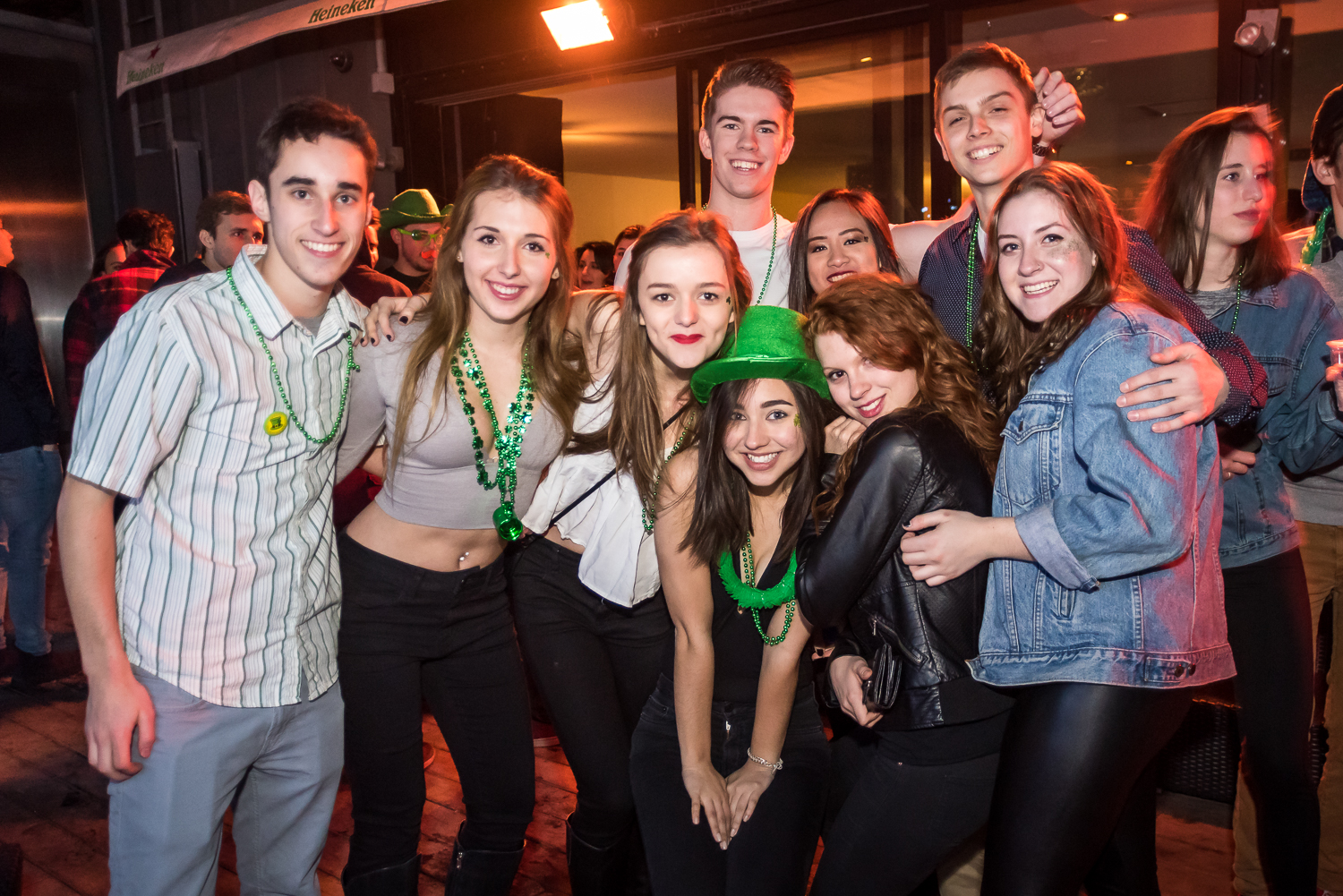 Party de la St-Patrick sur le toit du Newtown avec folle vue sur le centre-ville!