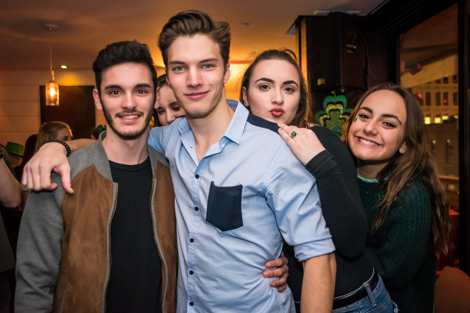 Party de la St-Patrick sur le toit du Newtown avec folle vue sur le centre-ville!