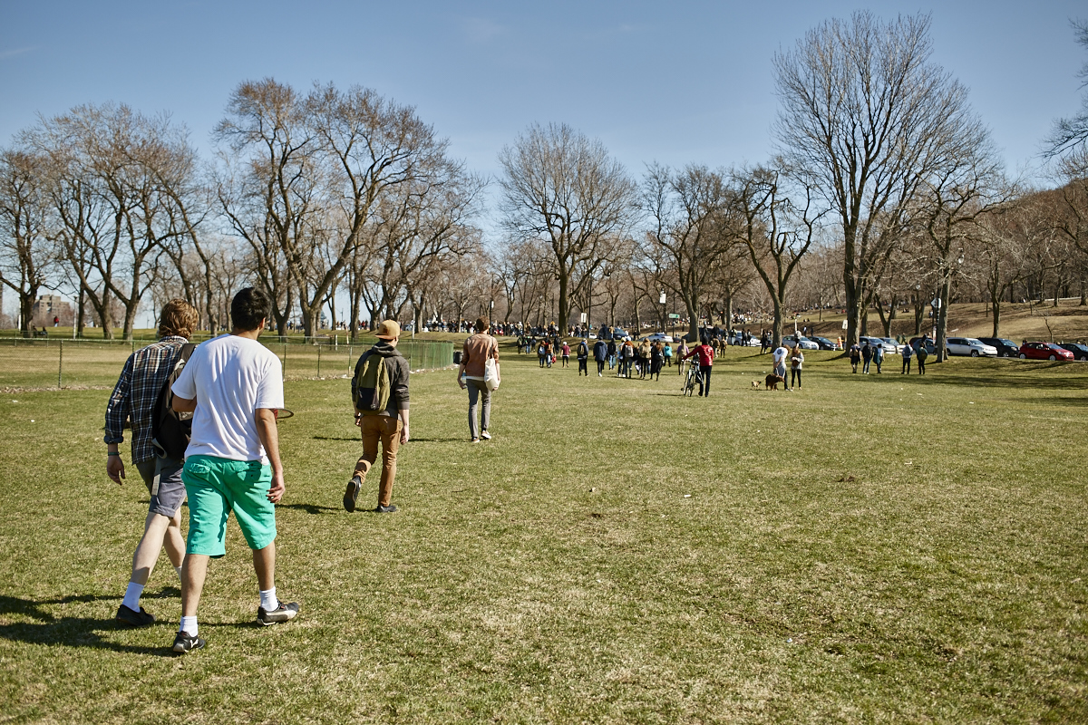 Les Québécois sua' grosse puff hier pour le 420 au Mont-Royal