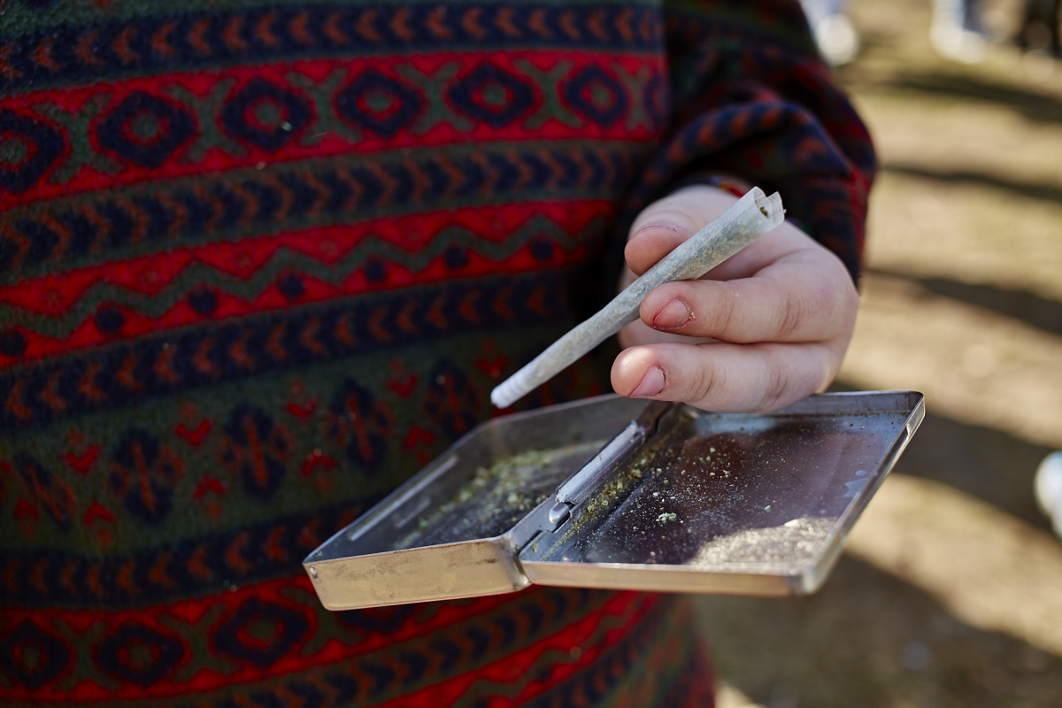 Les Québécois sua' grosse puff hier pour le 420 au Mont-Royal