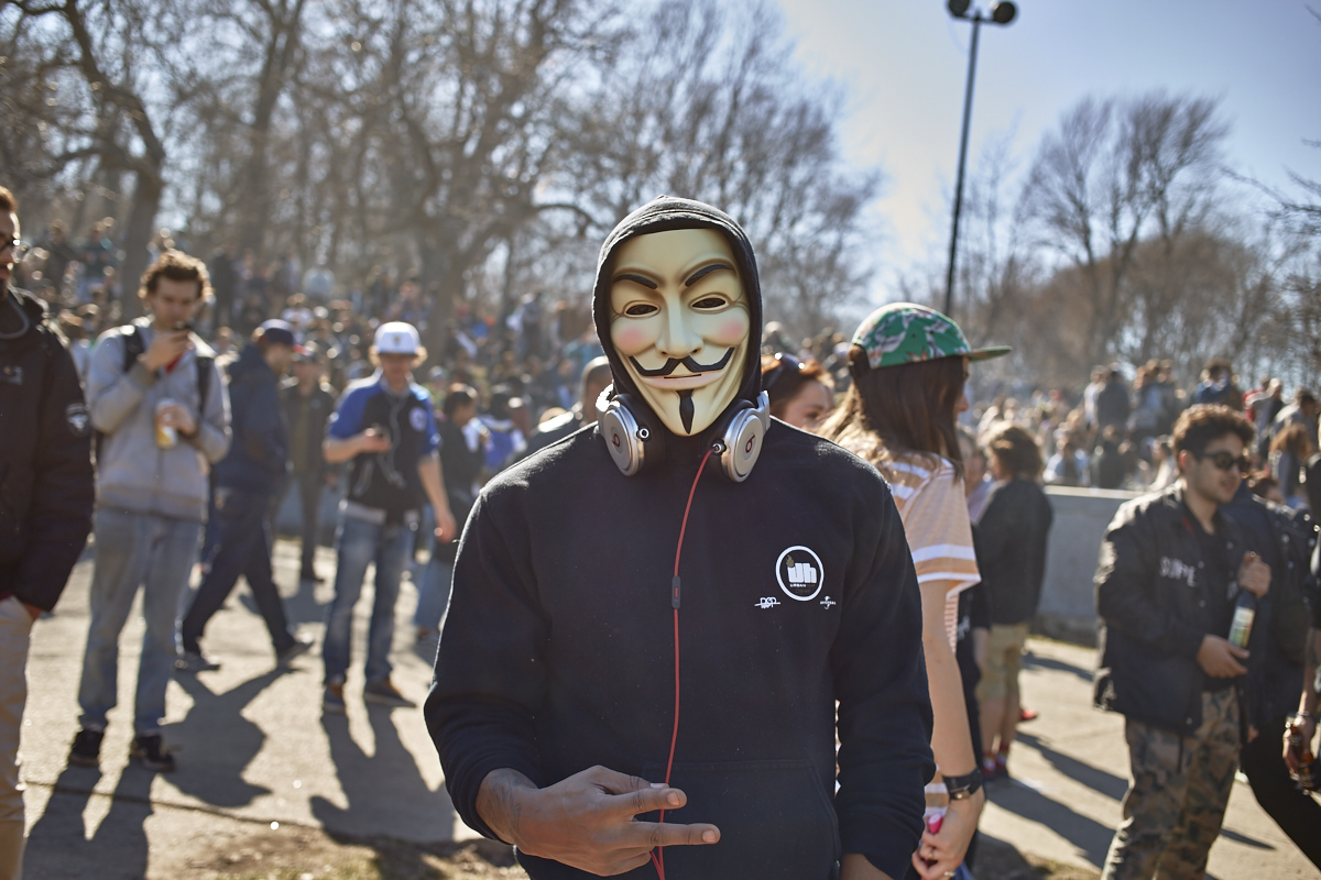 Les Québécois sua' grosse puff hier pour le 420 au Mont-Royal